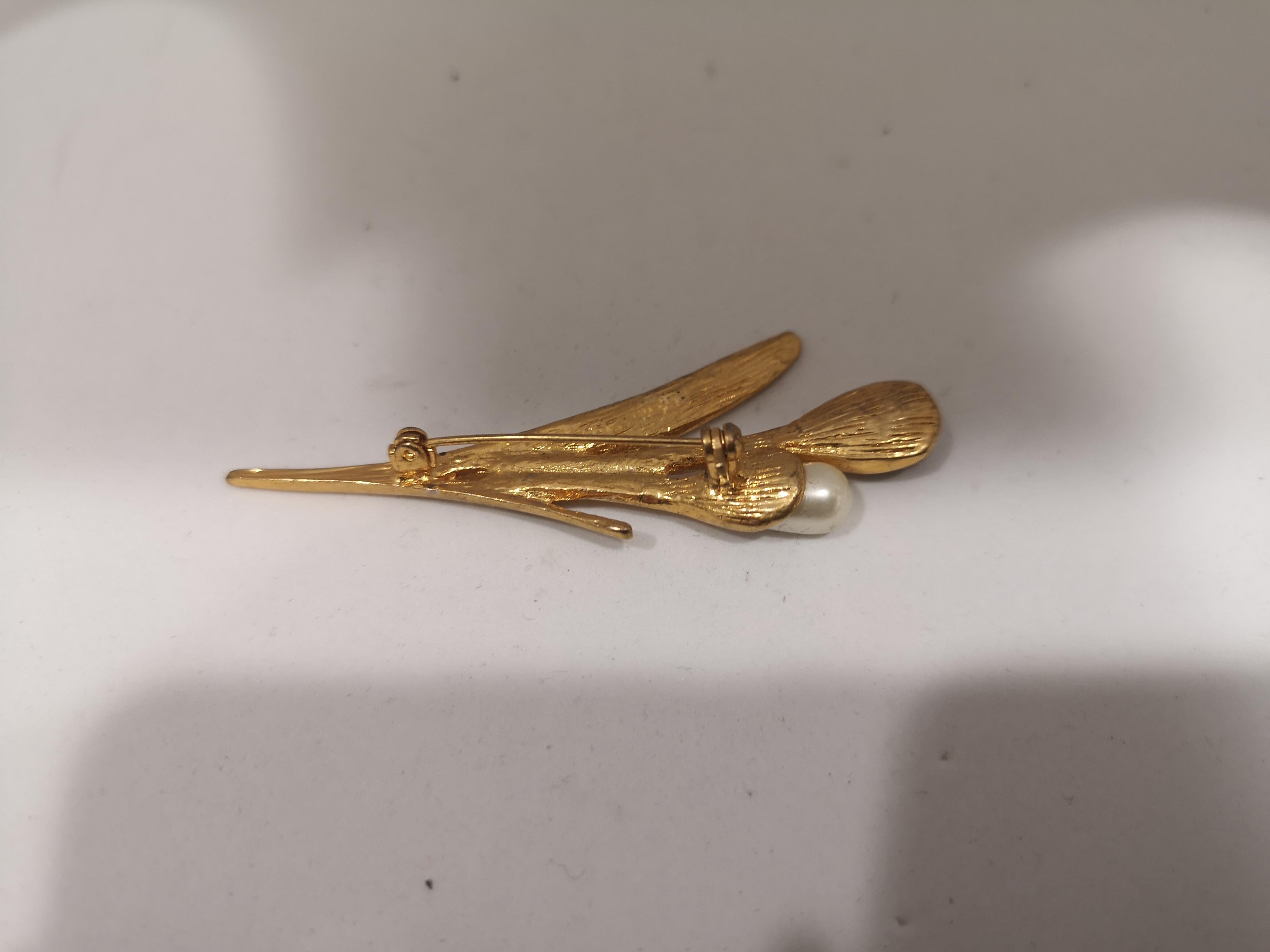 Women's or Men's Vintage gold tone flowers brooch