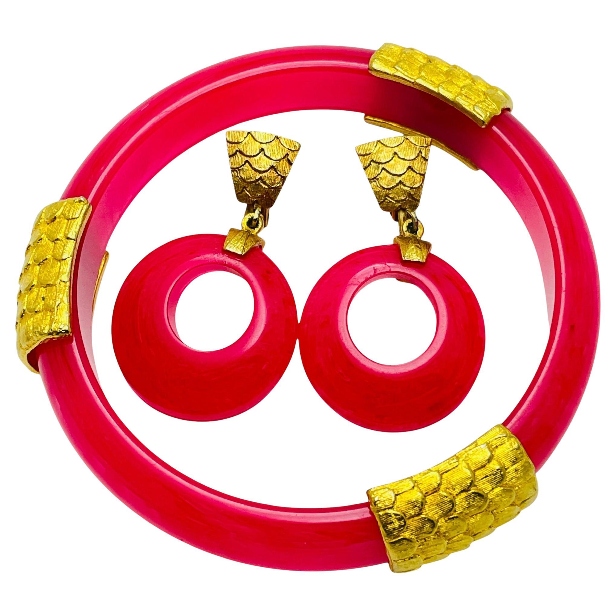 Conjunto brazalete brazalete clip pendientes resina rosa fucsia tono oro vintage en venta