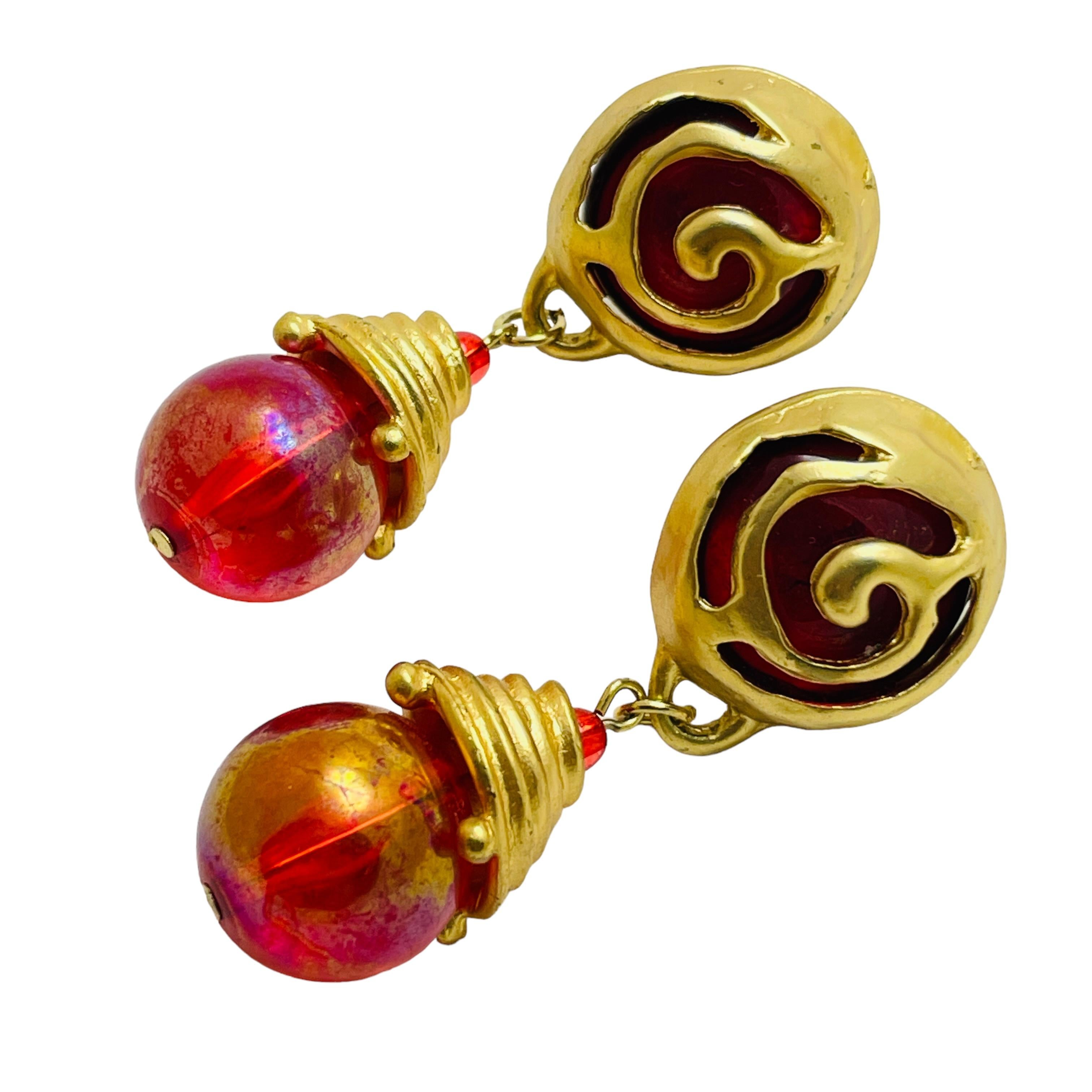 DETAILS

- • ohne Vorzeichen    

- • goldfarben mit Glas 

- • Vintage-Designer-Ohrringe  

MASSNAHMEN  

- • 

CONDIT

- •  ausgezeichneter Vintage-Zustand mit minimalen Gebrauchsspuren 

 Sku 40

❤️❤️  VINTAGE-DESIGNER-SCHMUCK ❤️❤️

❤️❤️ 