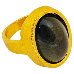 Goldfarbener Vintage-Glas-Cabochon-Designerring