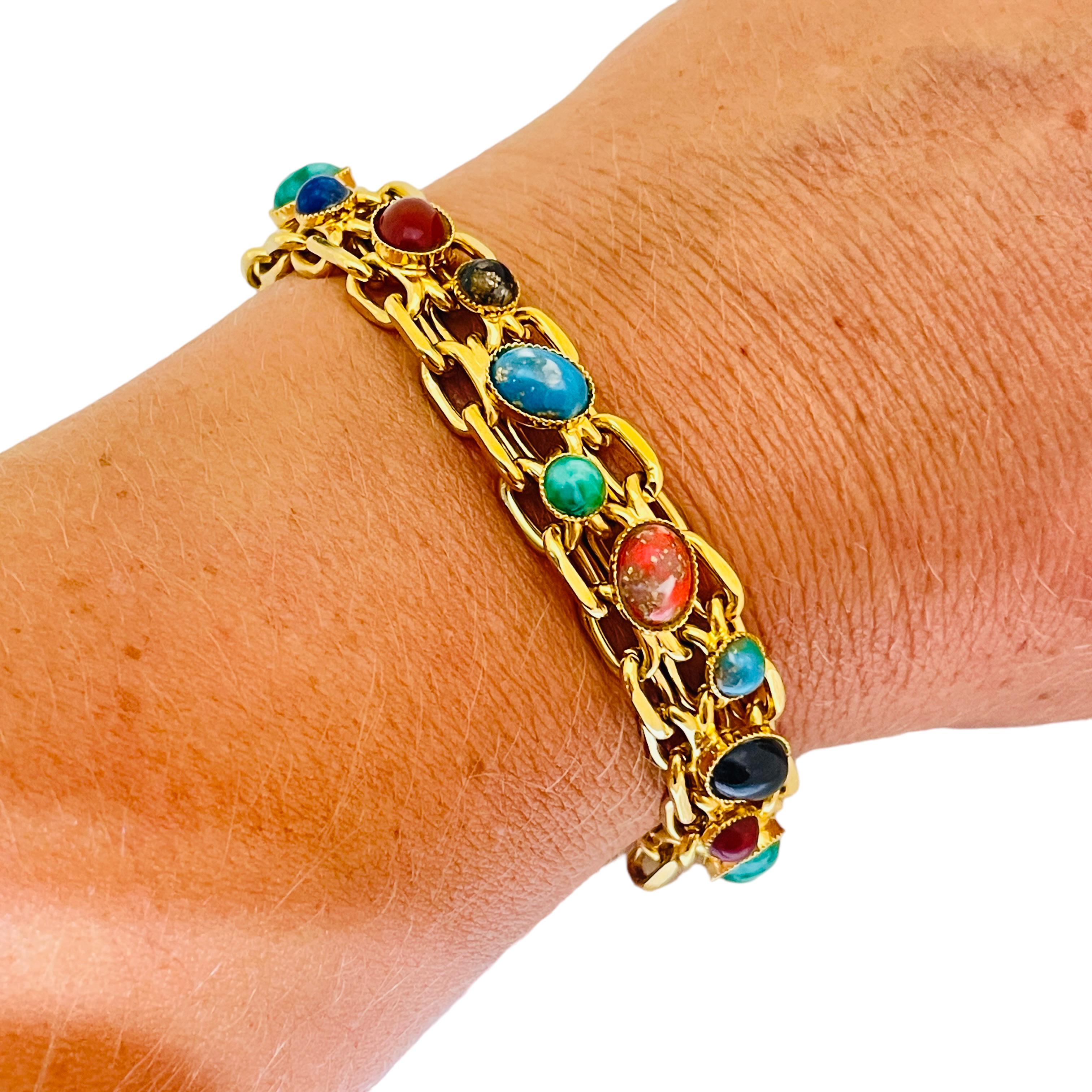 DETTAGLI

- senza segno

- tono oro con cabochon in vetro

- bracciale vintage di design  

MISURE  

- 

CONDIZIONE

-  ottime condizioni vintage con minimi segni di usura 

 Sku 33

❤️❤️   GIOIELLI DI DESIGN VINTAGE   ❤️❤️

❤️❤️  ALEXANDER'S