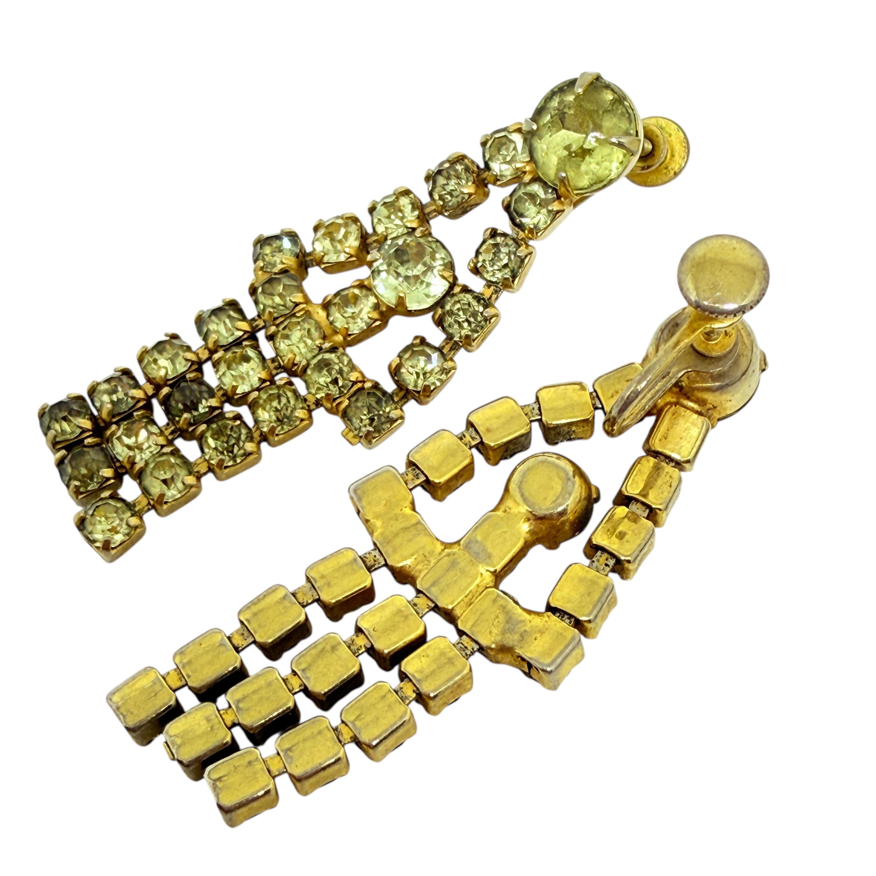 Vintage gold tone glass citrine stones dangle designer screw back earrings In Good Condition For Sale In Palos Hills, IL
