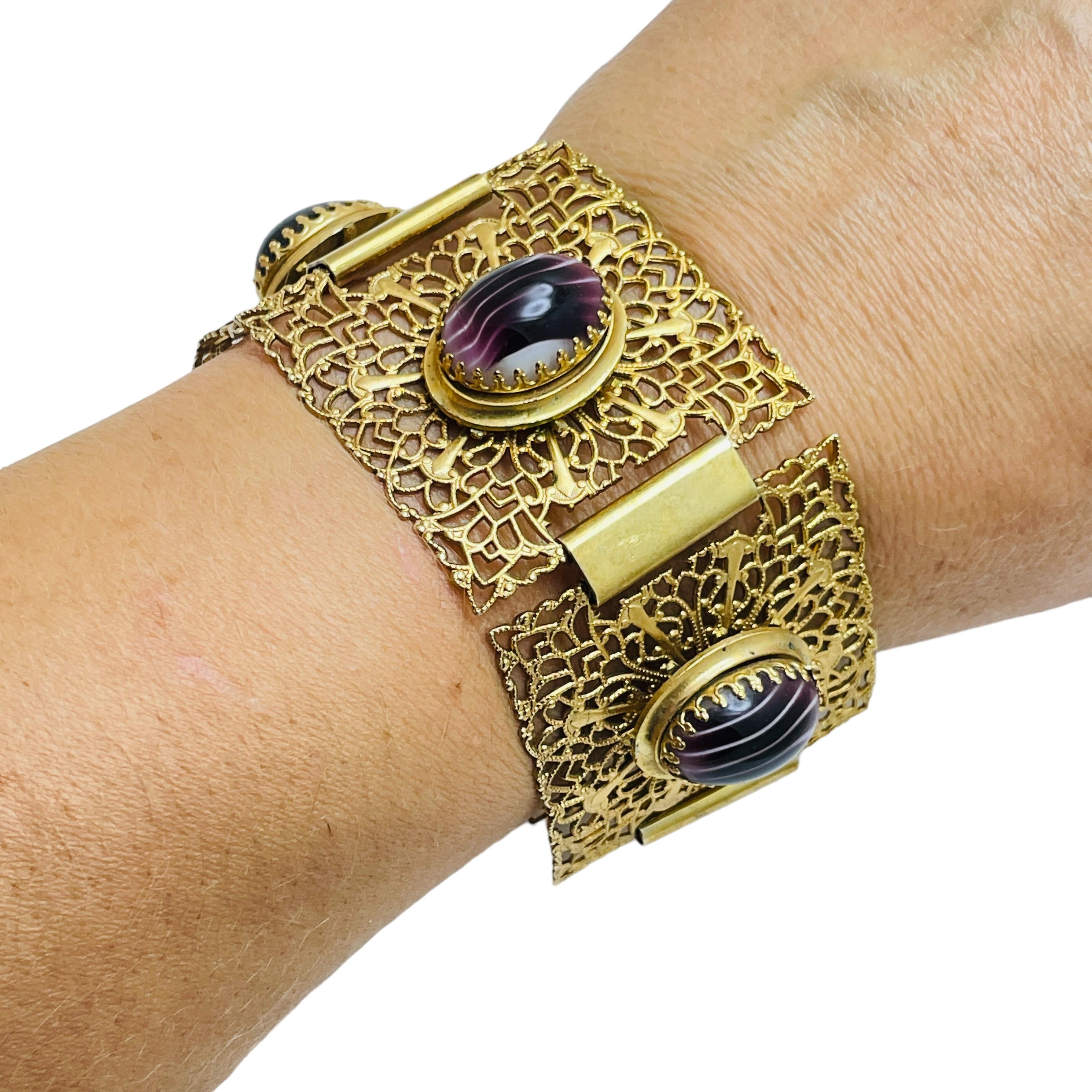 Bracelet large vintage en verre doré de designer Pour femmes en vente