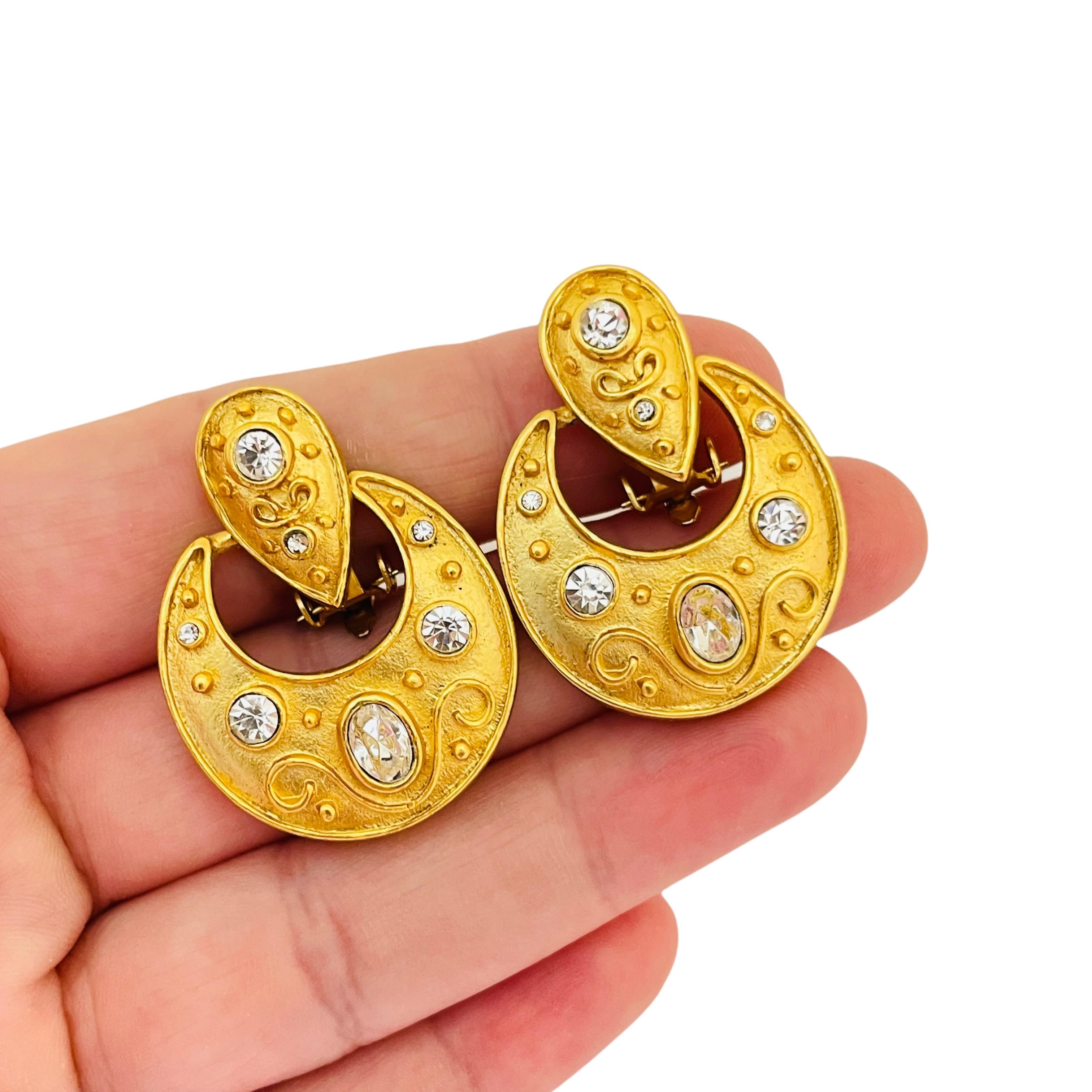 Vintage gold tone glass Etruscan style door knocker clip on designer earrings For Sale 1
