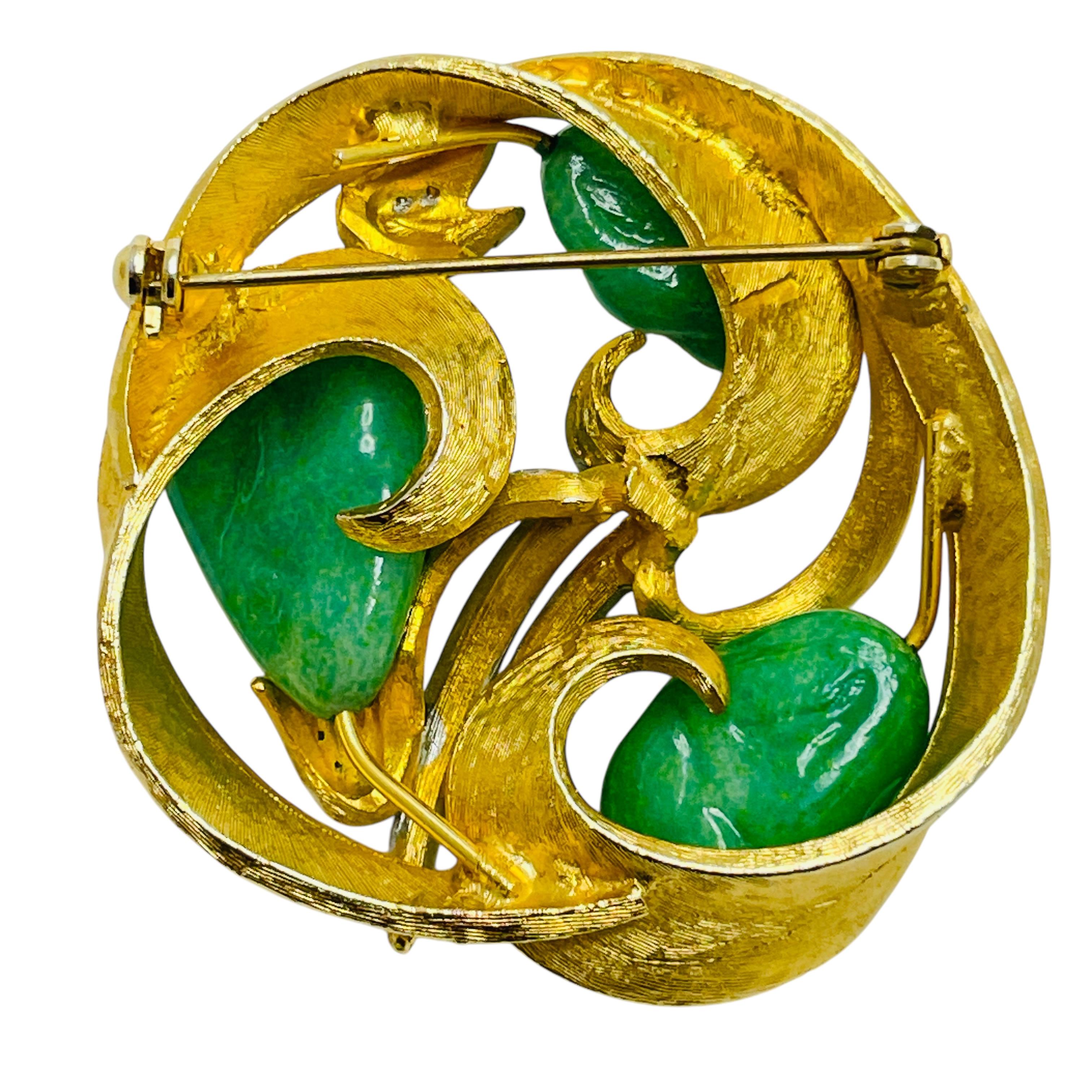 Vintage gold tone glass green jade rhinestone designer brooch In Good Condition For Sale In Palos Hills, IL