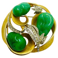Designer-Brosche in Goldtönen, Glas, grüne Jade, Strass
