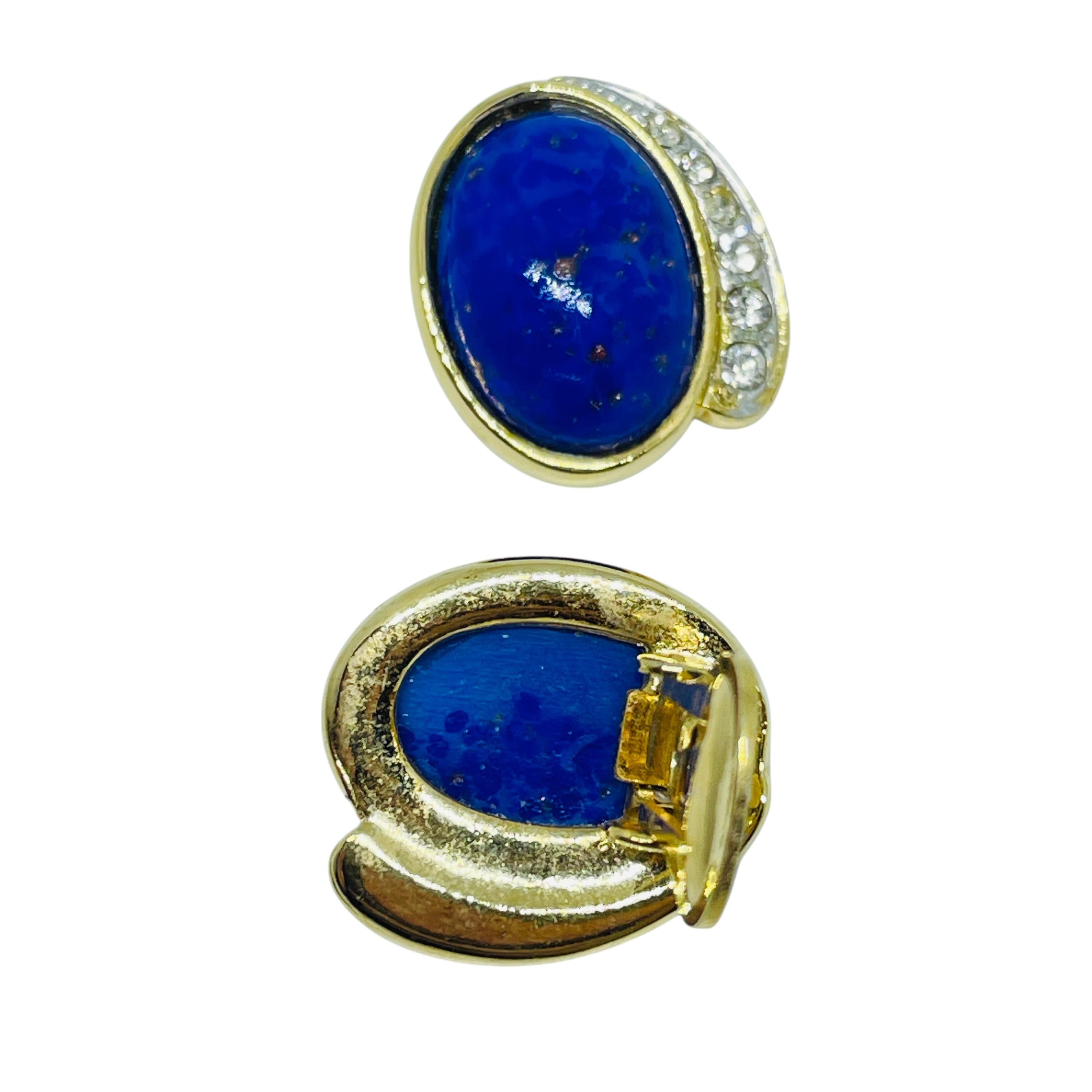 Vintage gold tone glass lapis rhinestones designer clip on earrings In Good Condition For Sale In Palos Hills, IL