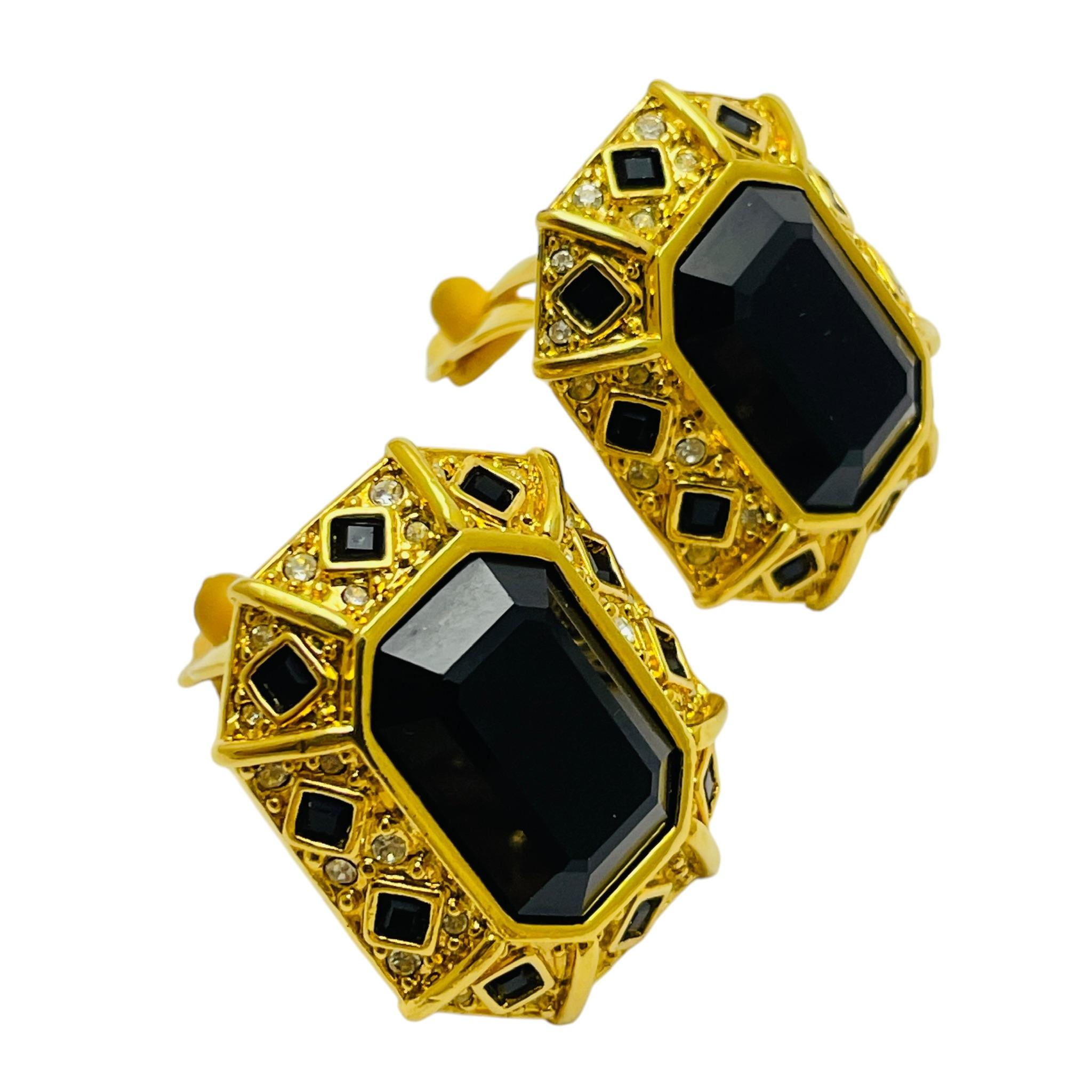 DETALLES

- sin signo 

- tono dorado con piedras de cristal 

- pendientes vintage de diseño 

MEDIDAS  

- 

CONDICIÓN

-  muy buen estado vintage con mínimos signos de desgaste 

 Código 48

❤️❤️  JOYAS DE DISEÑO VINTAGE ❤️❤️

❤️❤️  BOUTIQUE DE