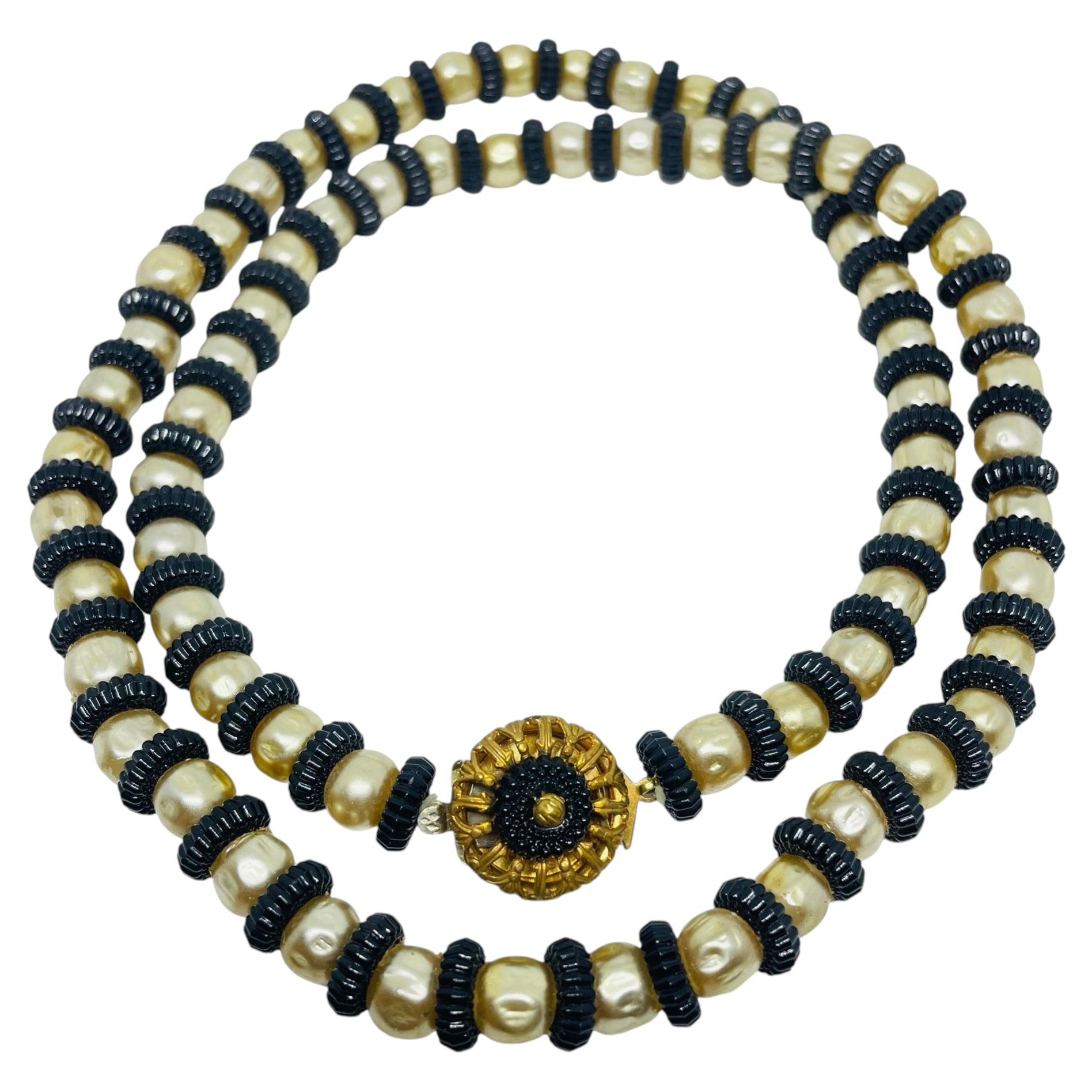 Collar de diseño con perlas de cristal en tono dorado vintage y cuentas negras