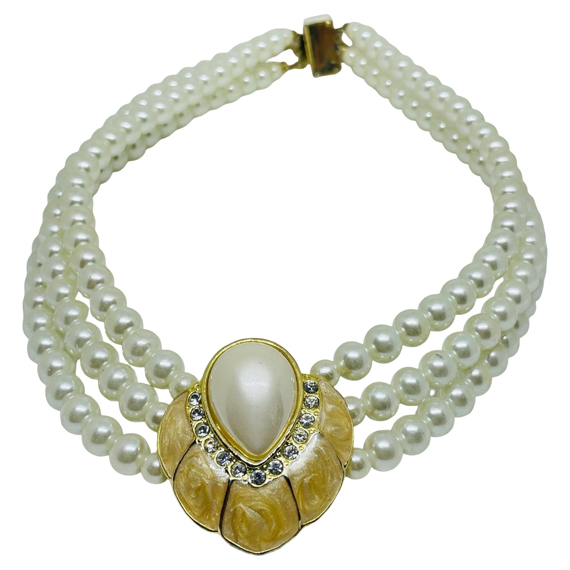Collana vintage con perle di vetro, strass e smalto in tono oro