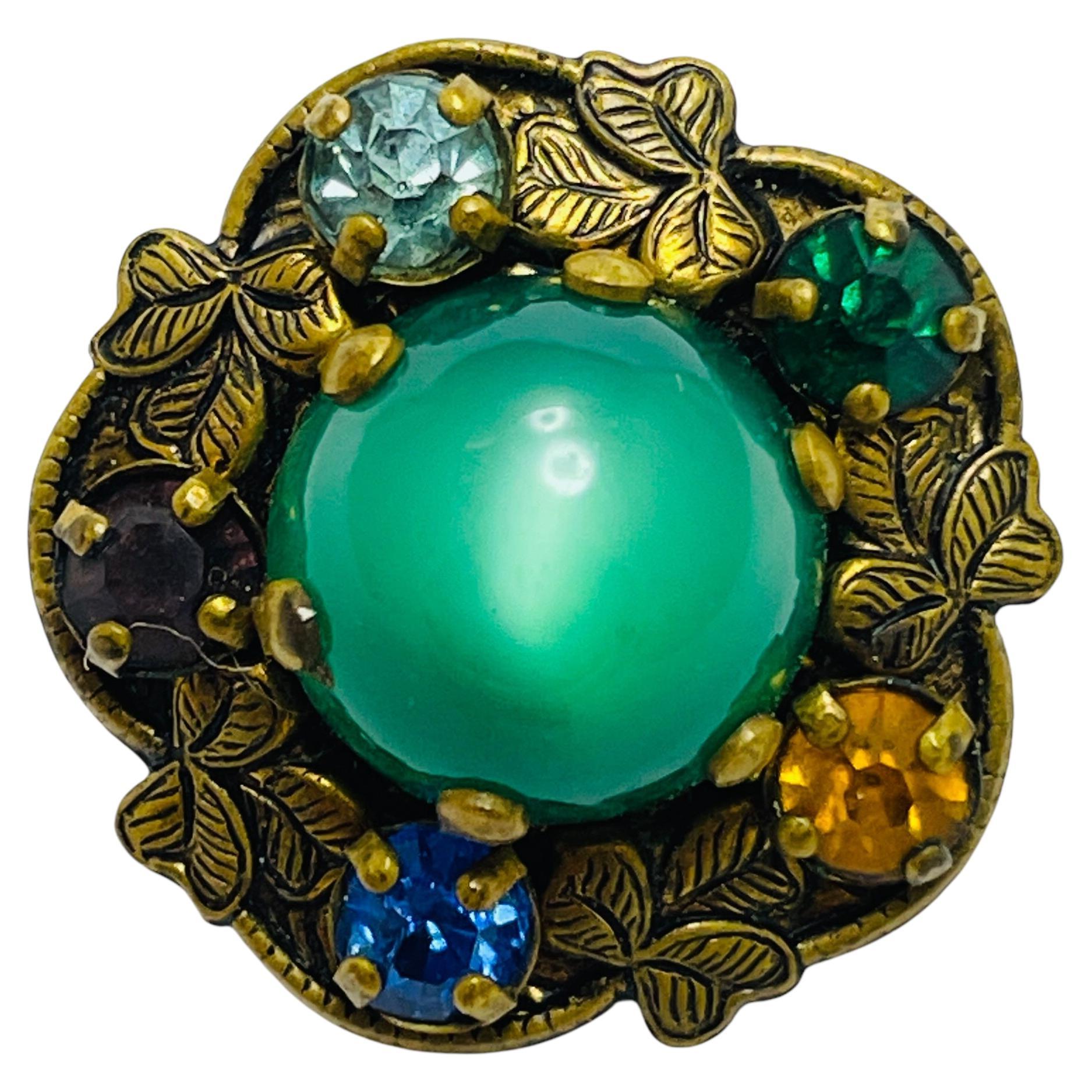 Tschechoslowakische kleine Vintage-Brosche in Goldtönen aus Glassteinen