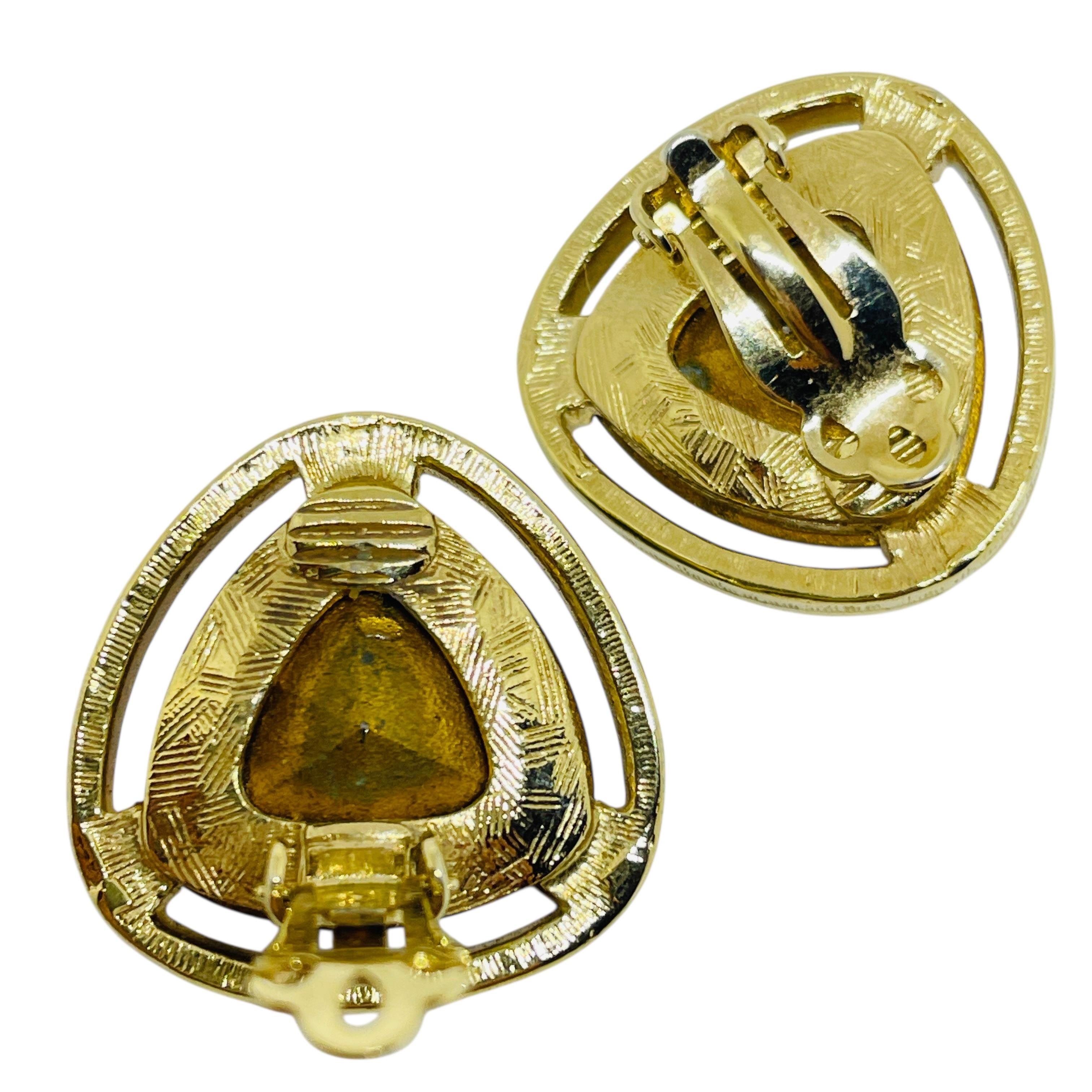 Vintage Goldton grüner Kristall Designer 80er Jahre Clip auf Ohrringe im Zustand „Gut“ im Angebot in Palos Hills, IL