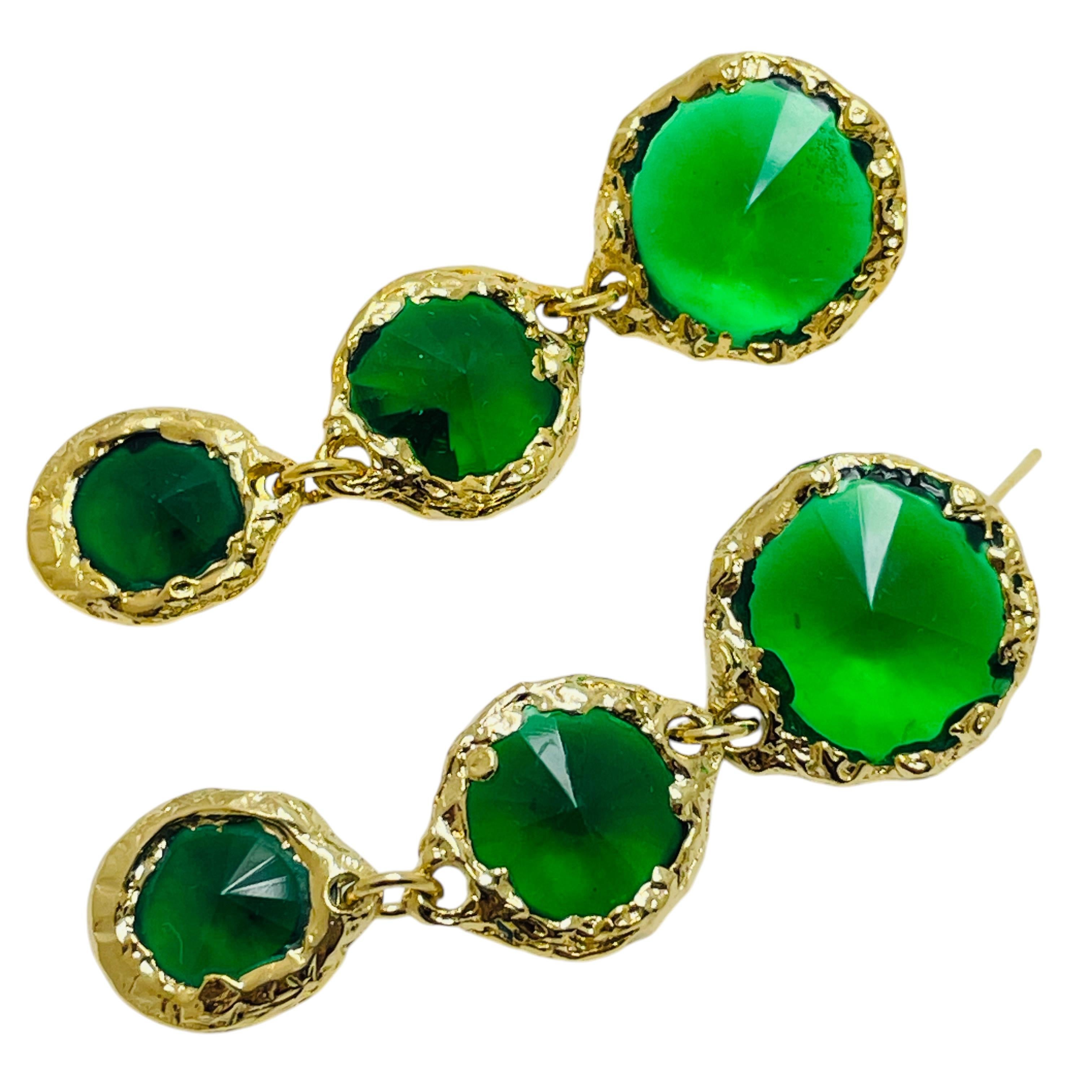 DETAILS

• unsigned 

• gold tone with glass

• vintage designer earrings

MEASUREMENTS  

• 

CONDITION

•  very good vintage condition with minimal signs of wear 

 Sku 47

❤️❤️  VINTAGE DESIGNER JEWELRY ❤️❤️

❤️❤️  ALEXANDER’S BOUTIQUE  ❤️❤️  