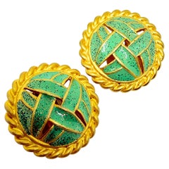 Vintage Gold Ton grün Emaille Designer Clip auf Ohrringe