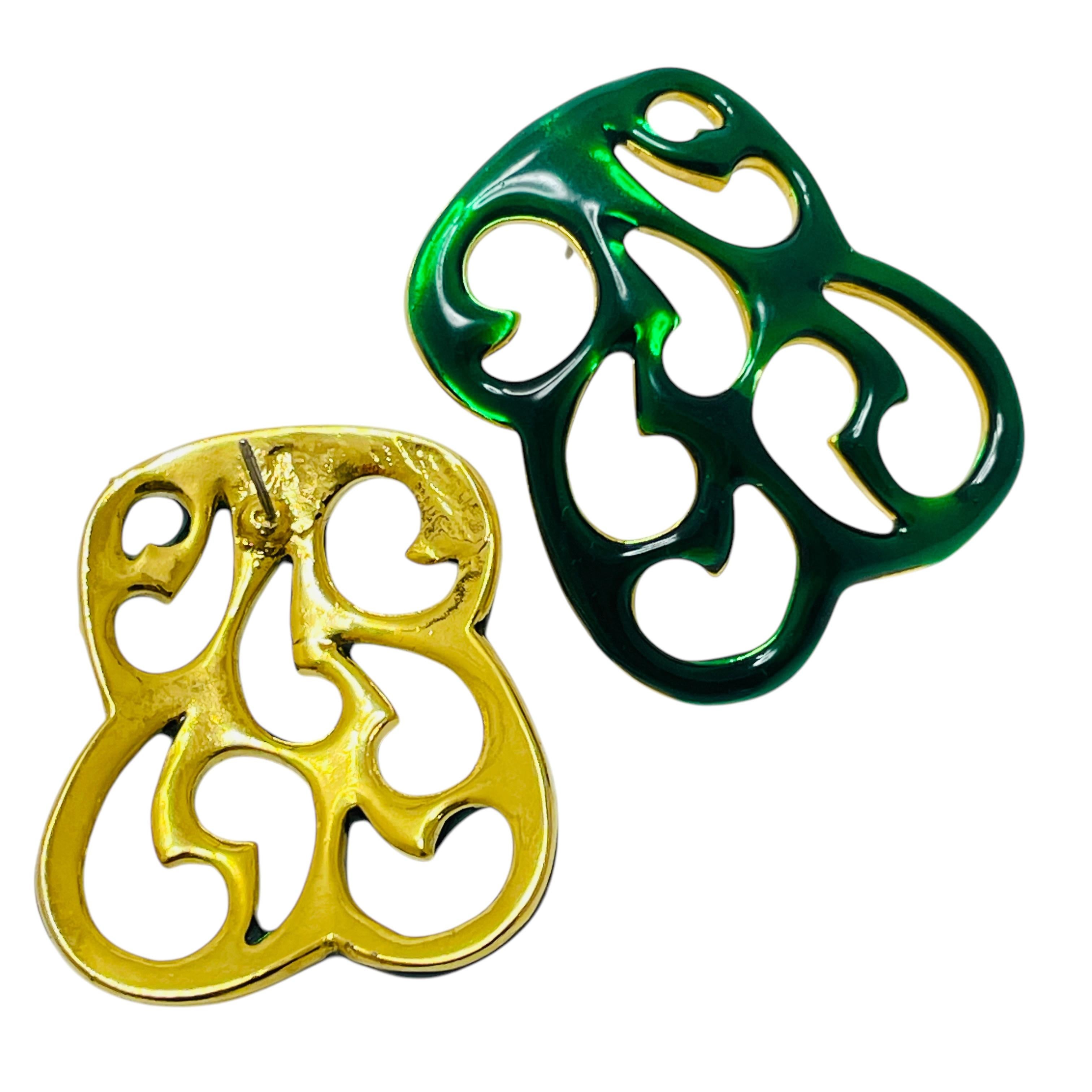 Vintage gold tone green enamel designer runway earrings In Good Condition For Sale In Palos Hills, IL