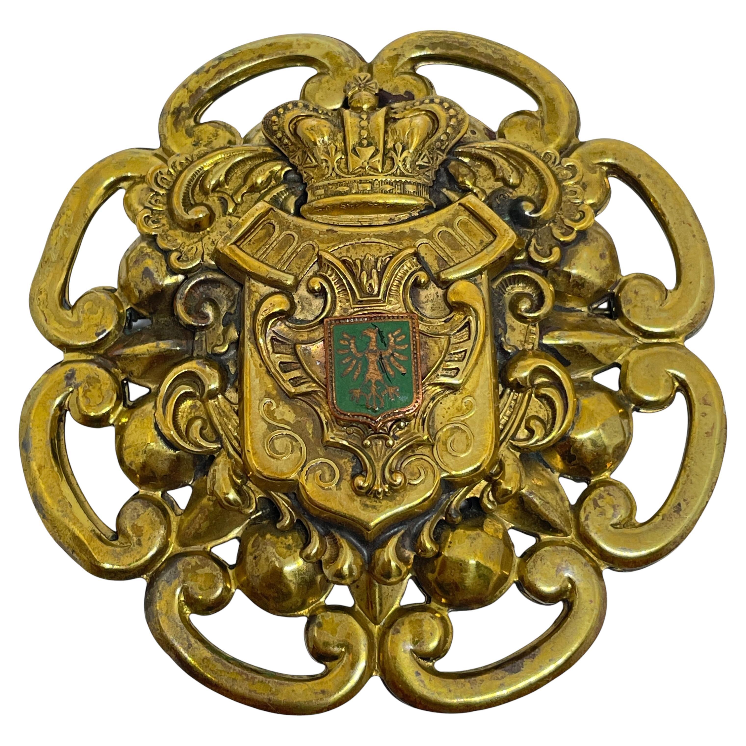 Spilla vintage con scudo e aquila in smalto verde dorato in vendita