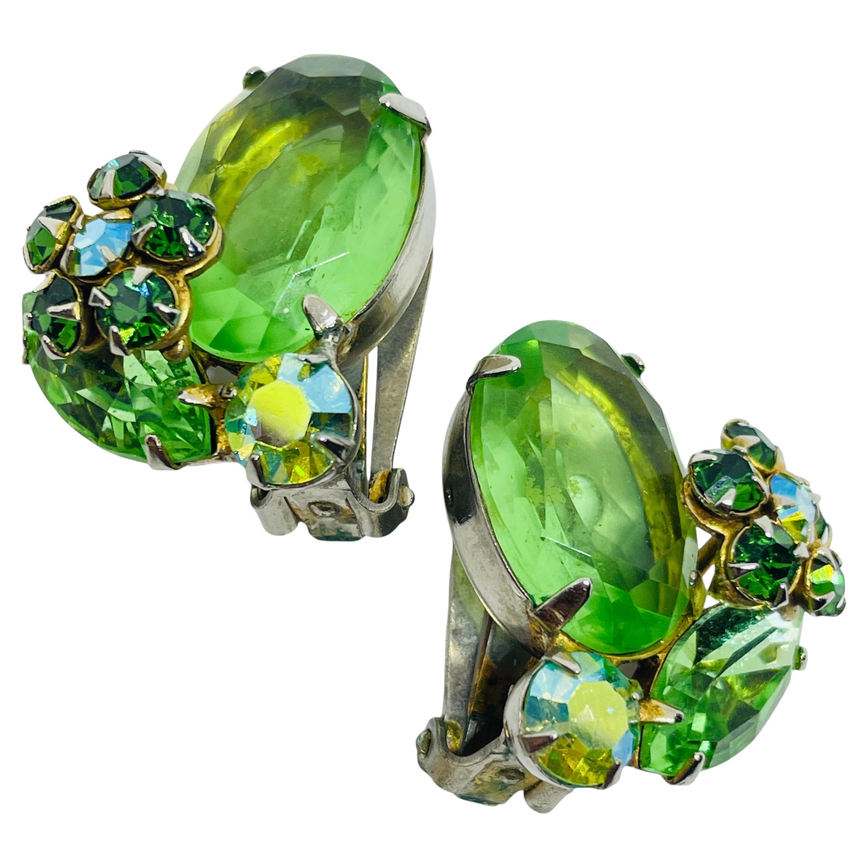 Vintage Goldton grün Glas Clip auf Ohrringe im Zustand „Gut“ im Angebot in Palos Hills, IL
