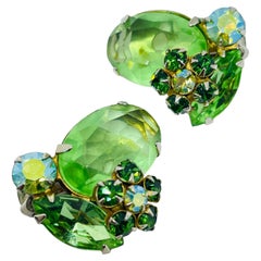 Vintage gold tone green glass clip on earrings