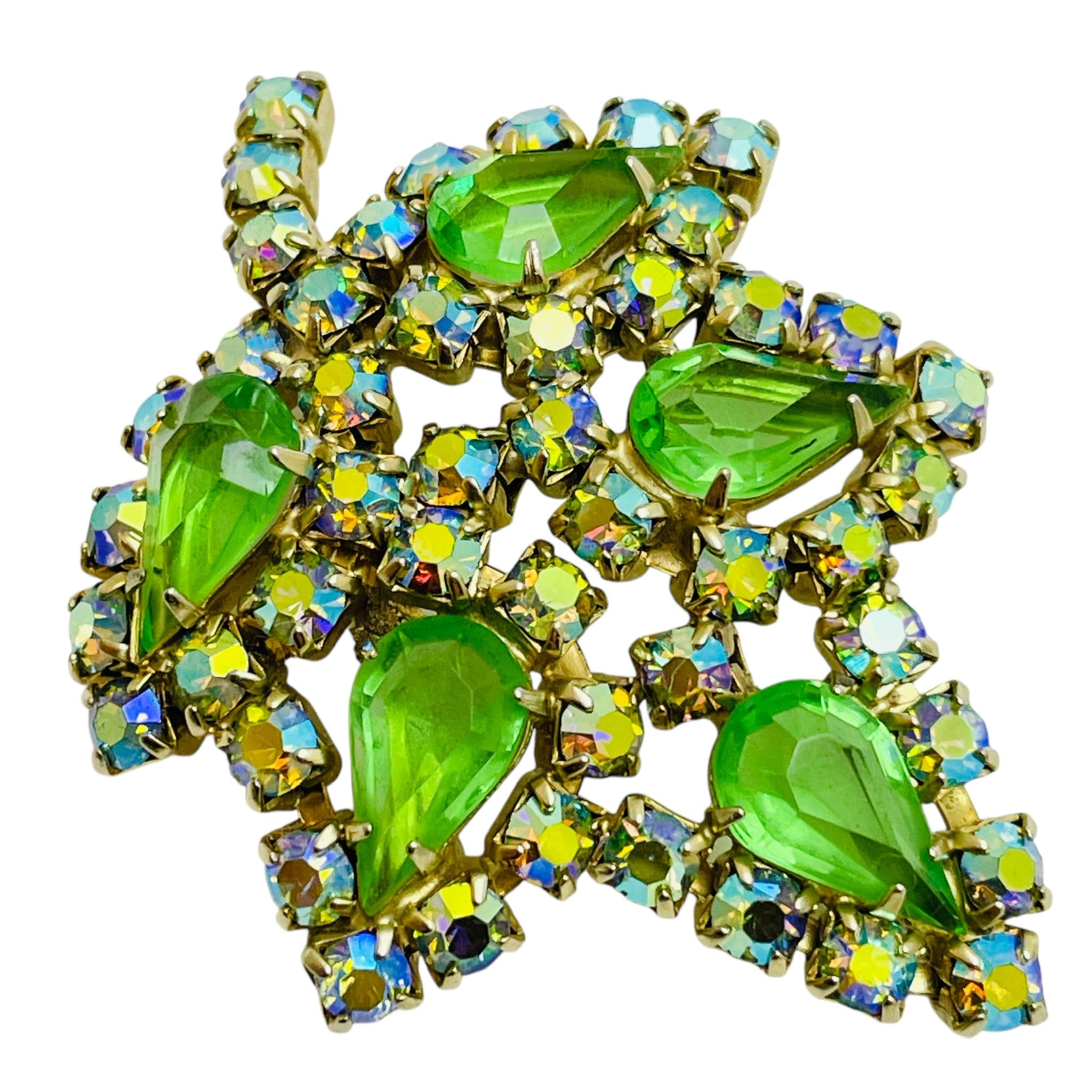 DETAILS

• unsigned 

• gold tone with rhinestones 

• vintage designer brooch 

MEASUREMENTS  

• 

CONDITION

•  very good vintage condition with minimal signs of wear 

 Sku 48

❤️❤️  VINTAGE DESIGNER JEWELRY ❤️❤️

❤️❤️  ALEXANDER’S BOUTIQUE 