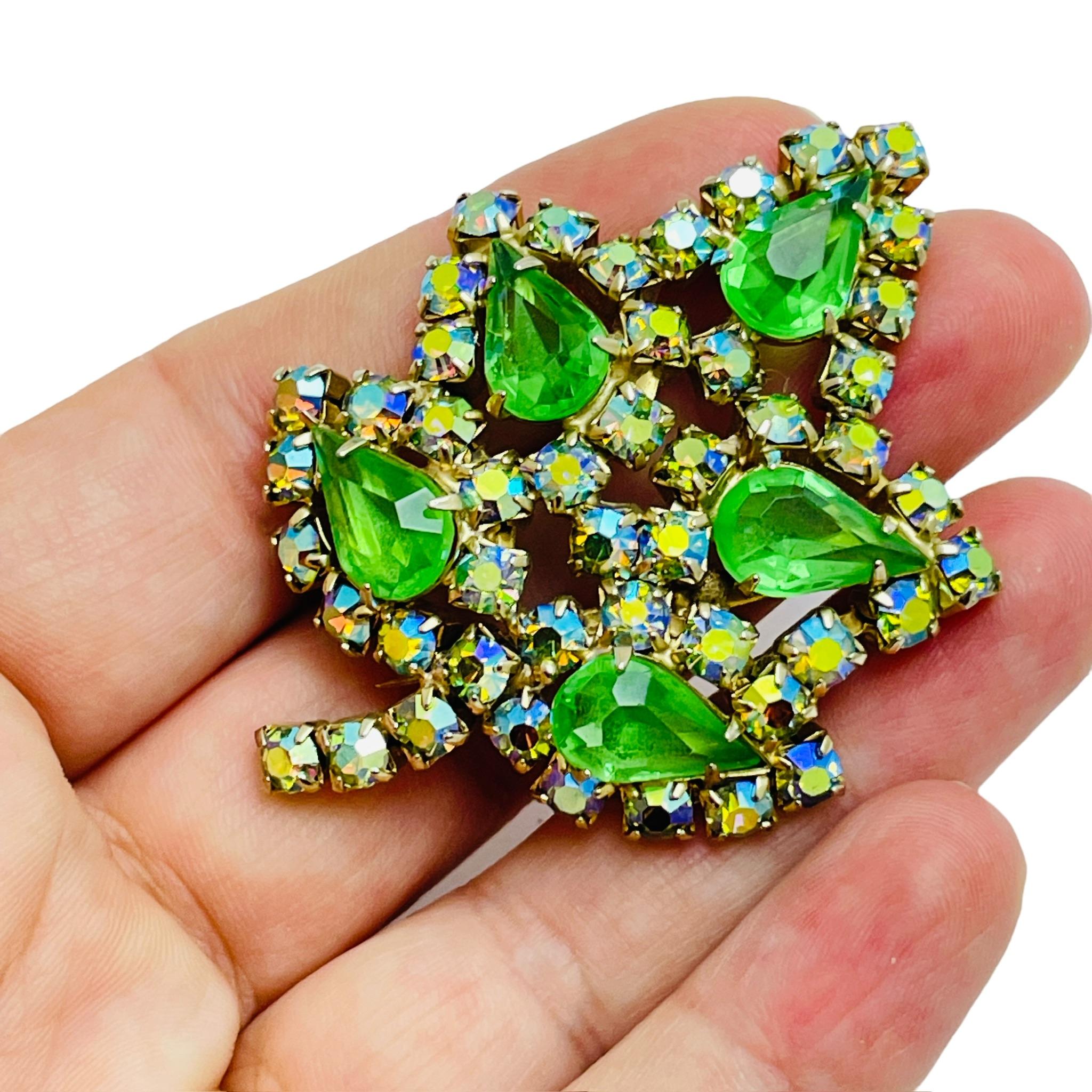 Women's Vintage gold tone green glass designer brooch For Sale