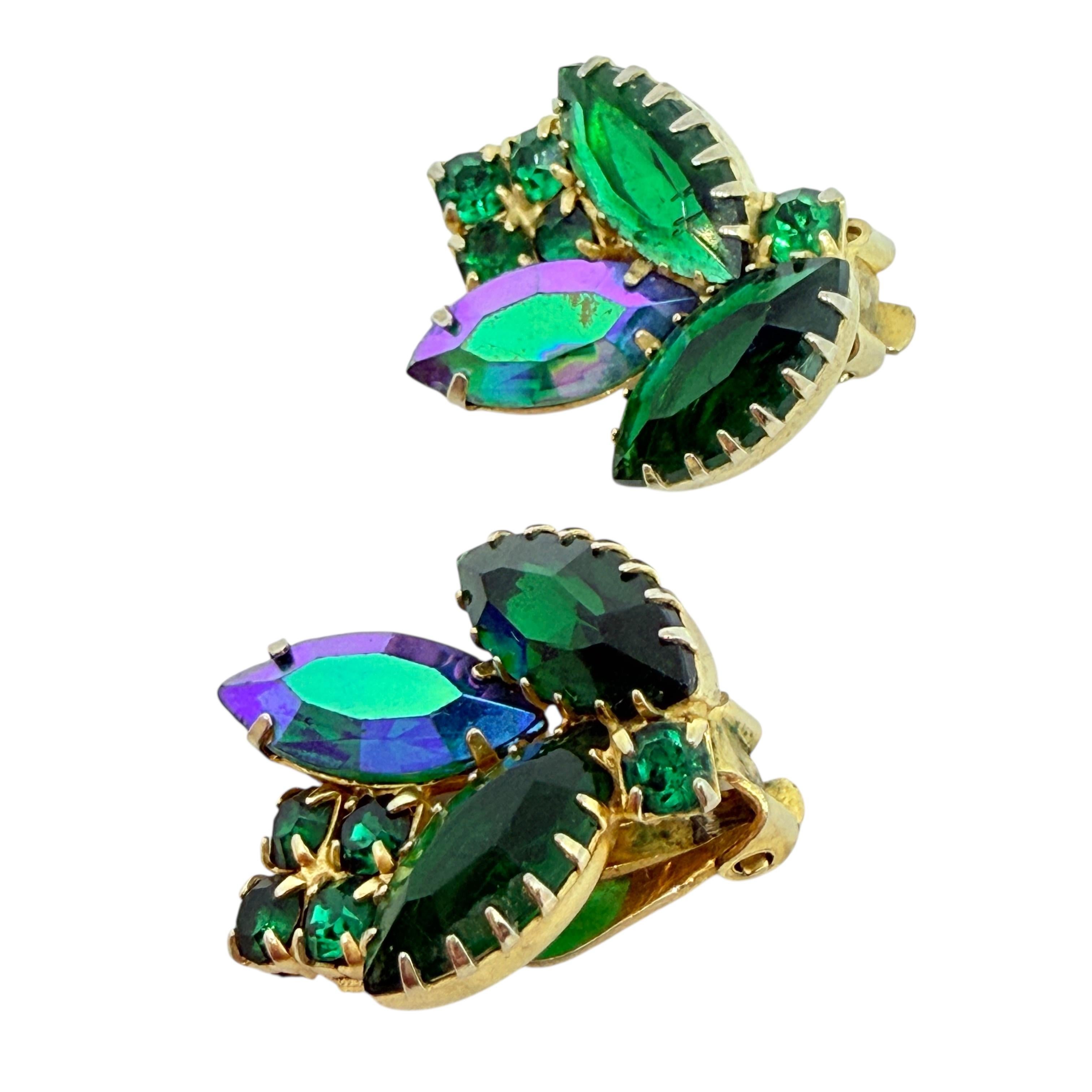 Goldfarbene Designer-Ohrringe aus grünem Glas mit Clip für Damen oder Herren im Angebot