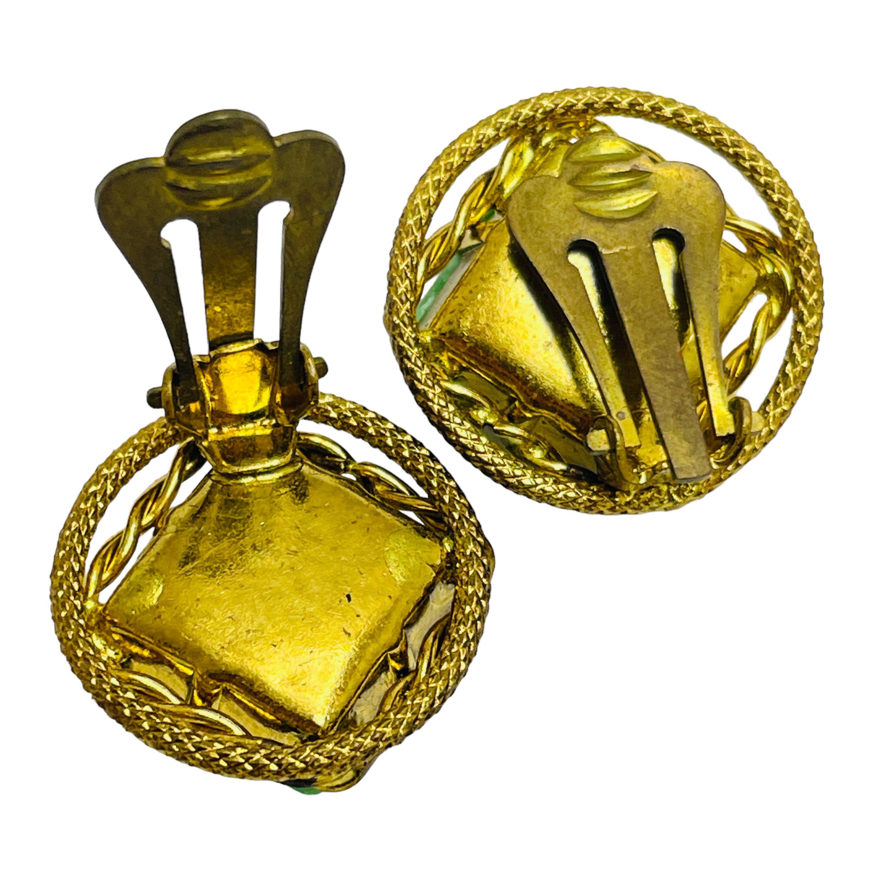 Vintage gold tone green glass jade designer clip on earrings In Good Condition For Sale In Palos Hills, IL