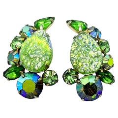 Orecchini a clip vintage con pietre di vetro verdi e tonalità dorate