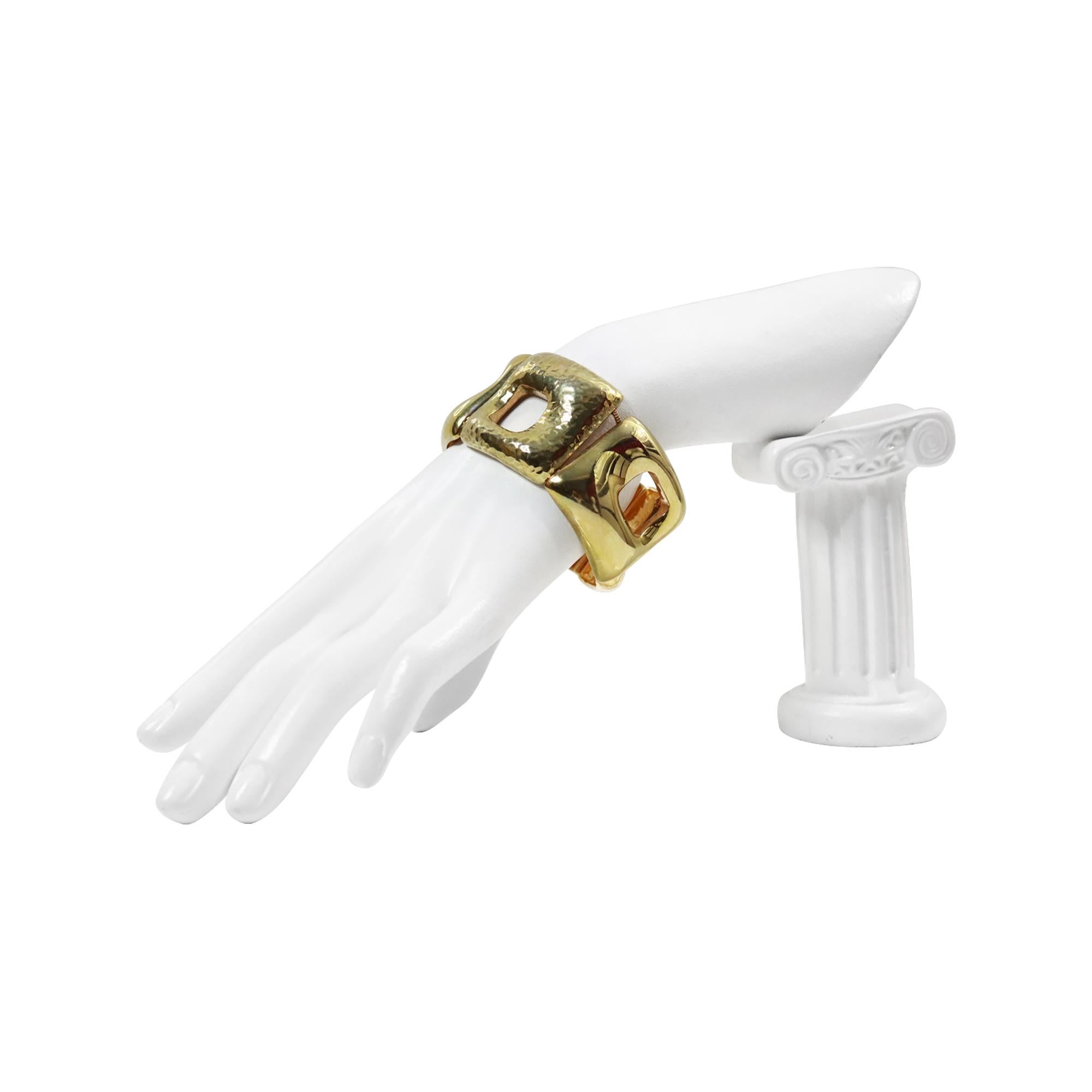 Moderne Vintage Gold Tone Heavy Link Bracelet Circa 1980 en vente