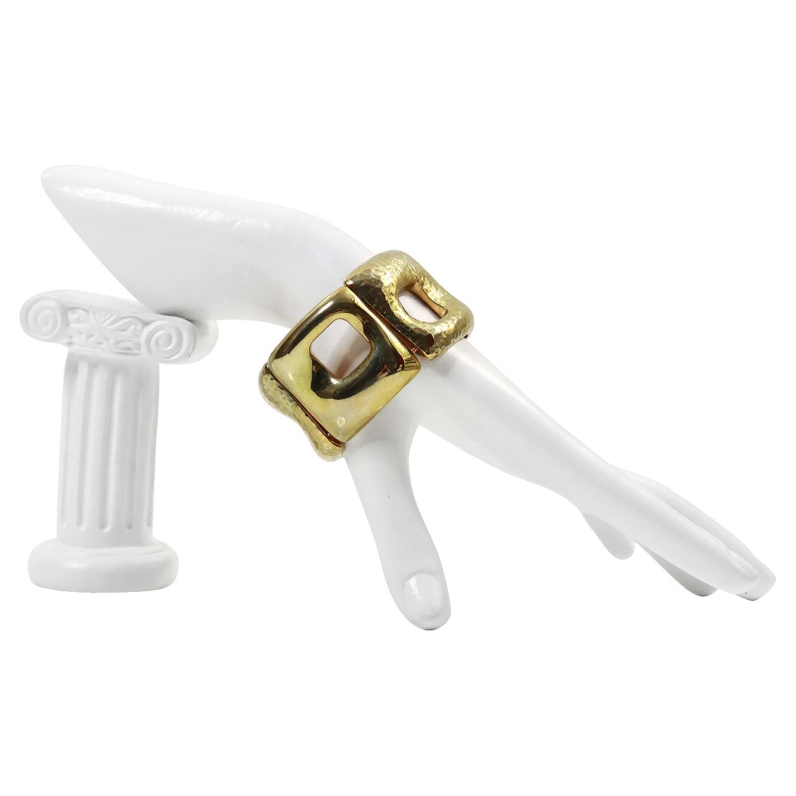 Vintage Gold Tone Heavy Link Bracelet Circa 1980 en vente