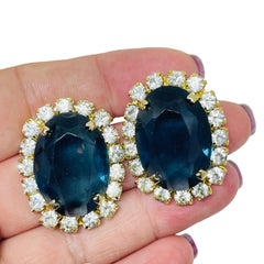Boucles d'oreilles percées vintage en verre saphir de grande taille et tonalité or