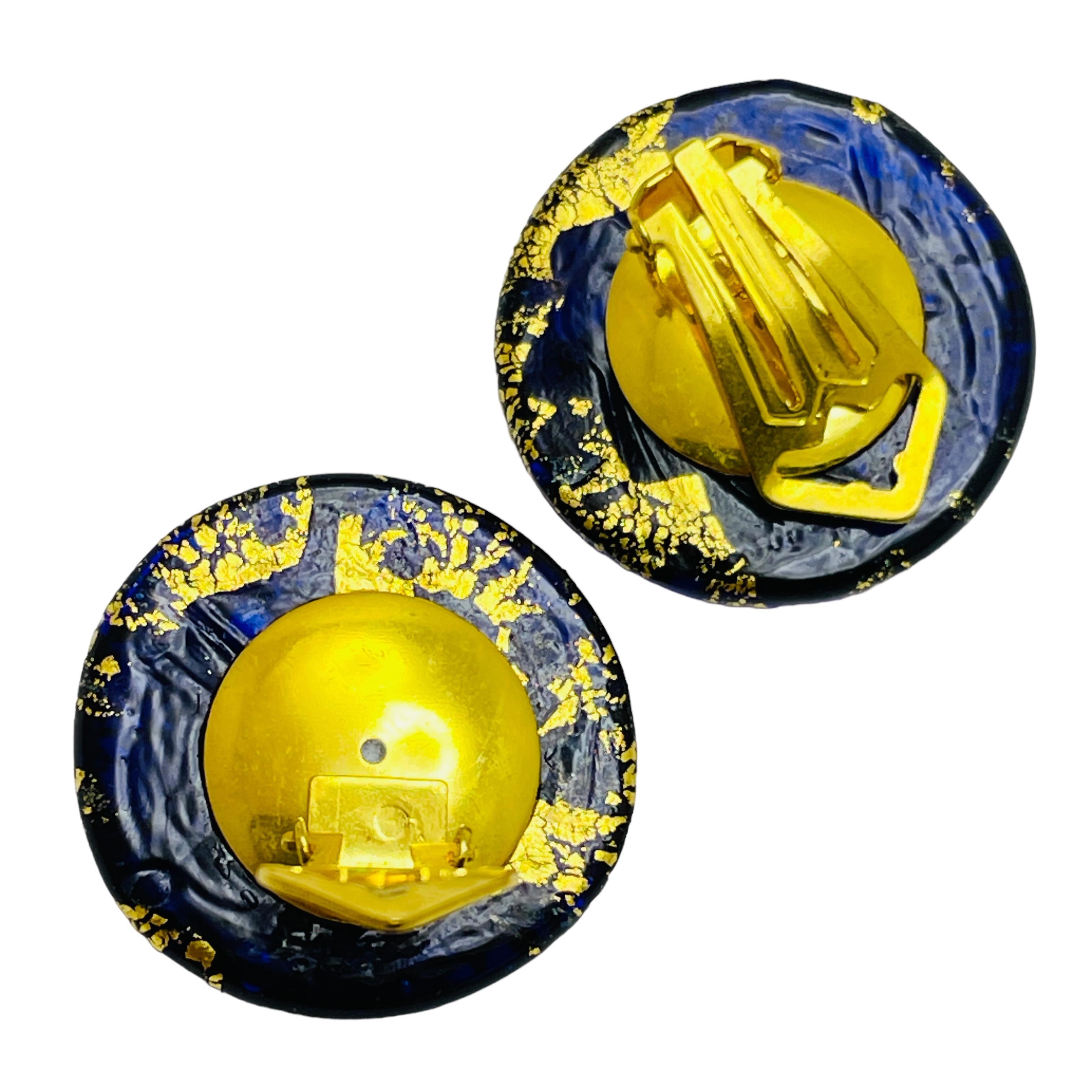 Vintage gold tone ITALIAN cobalt blue glass designer clip on earrings In Good Condition For Sale In Palos Hills, IL