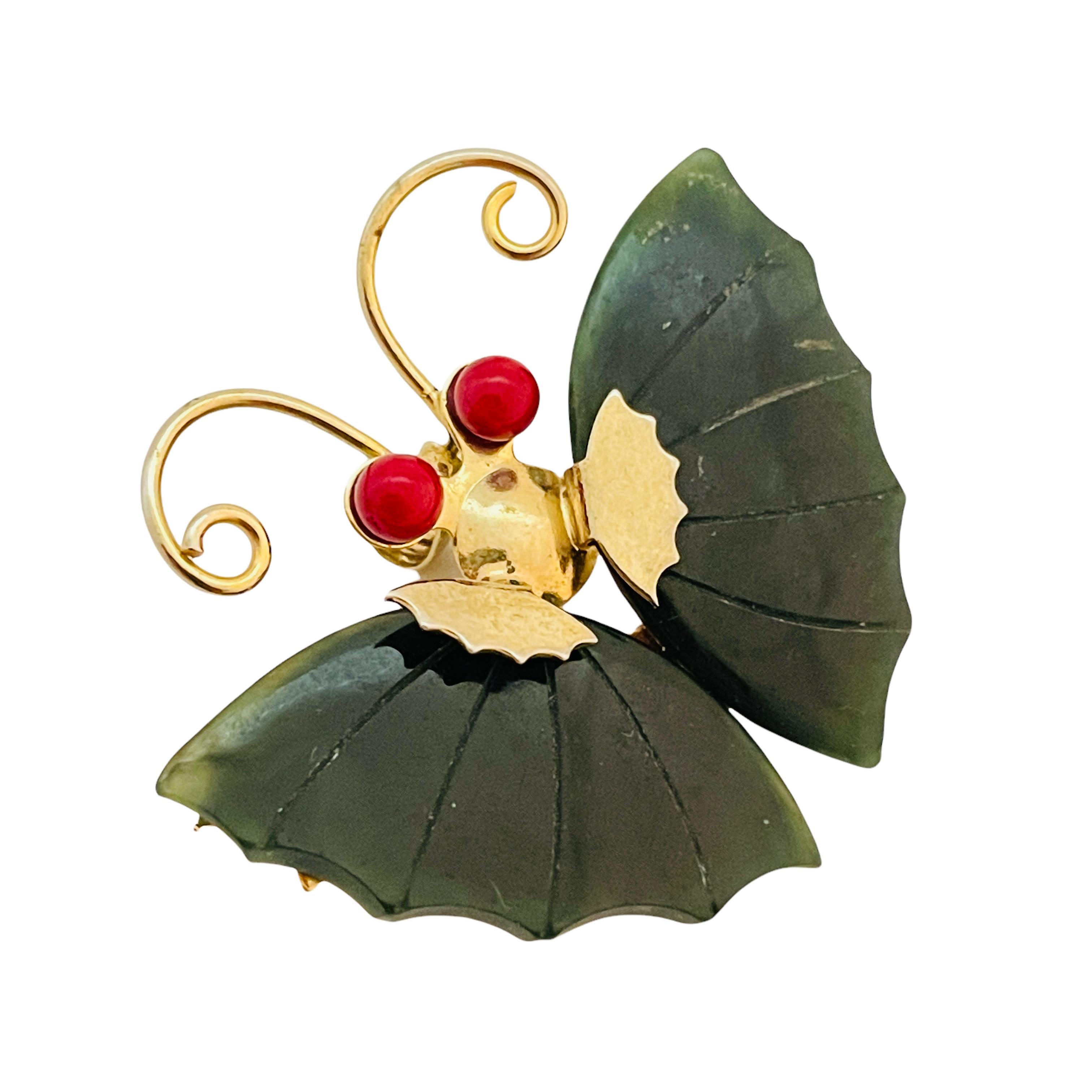 Vintage gold tone jade coral butterfly brooch In Good Condition In Palos Hills, IL