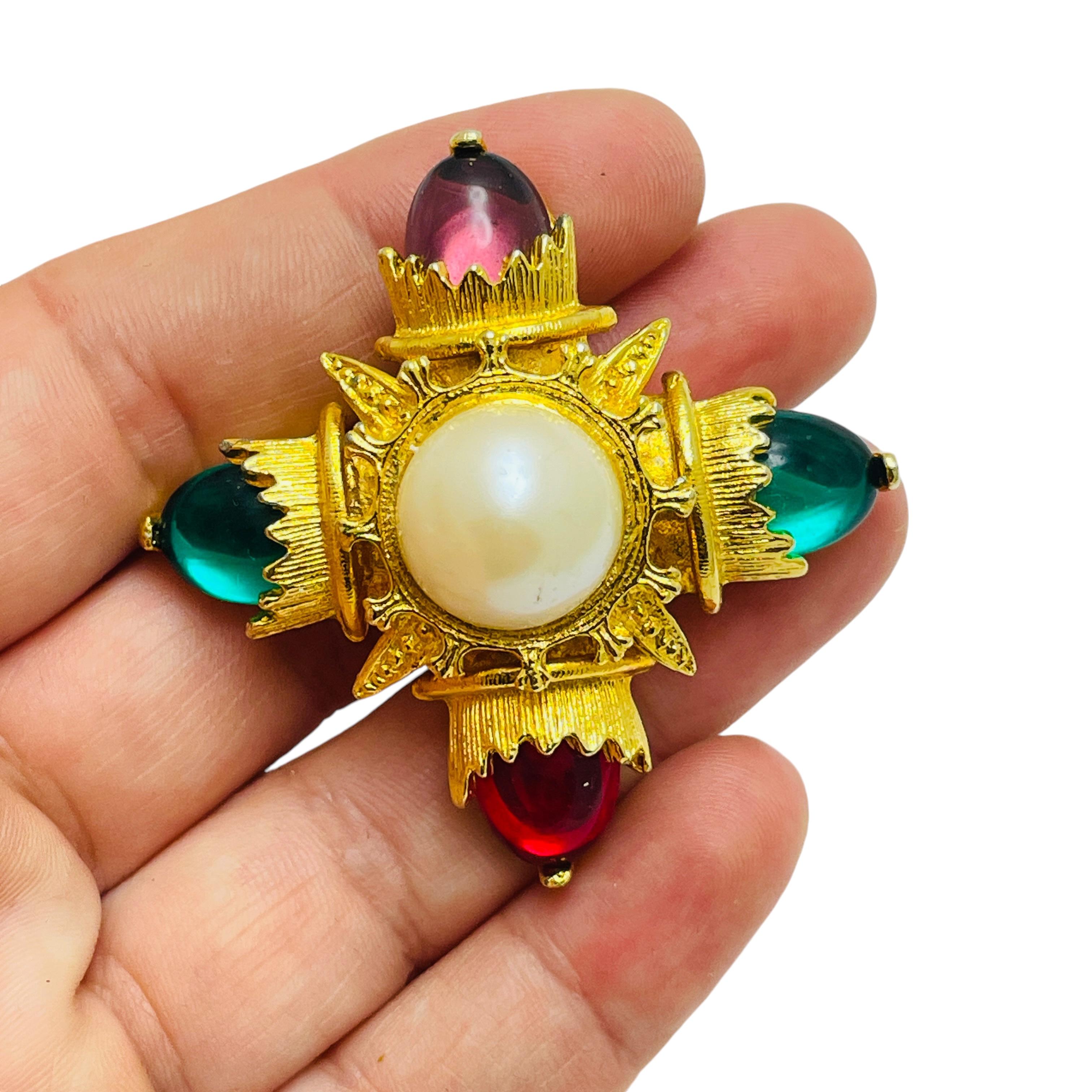 Women's Vintage gold tone jewel pearl maltese cross designer brooch For Sale
