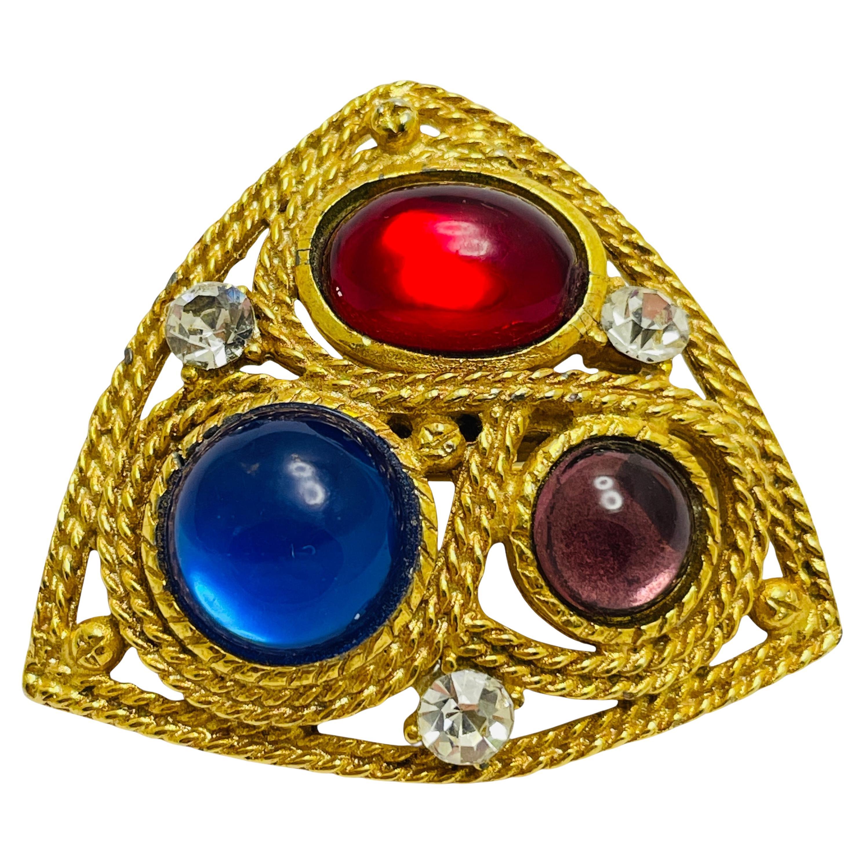 Broche vintage en strass et bijoux dorés de designer