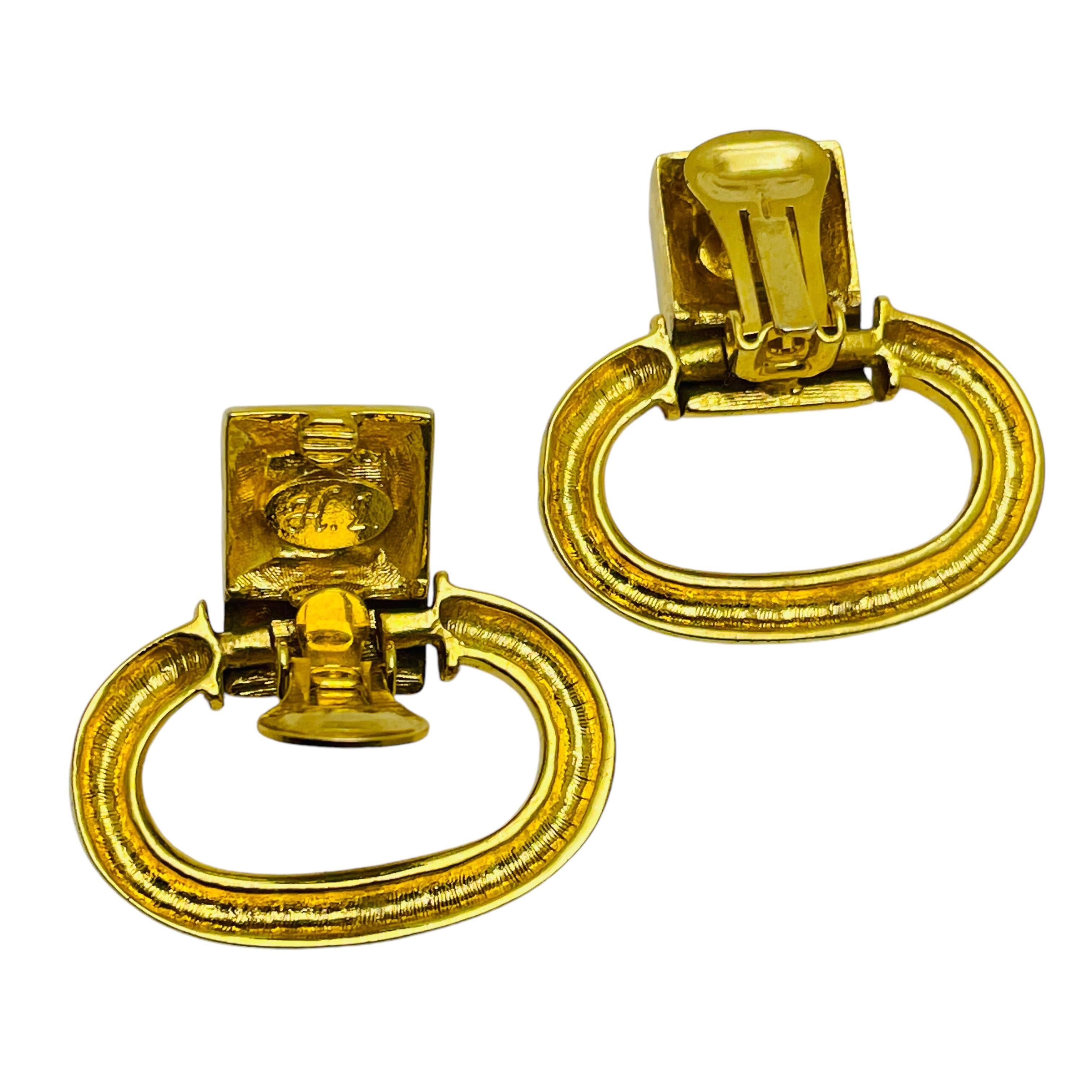 Pendientes de clip de diseño con aldaba de puerta de pedrería en tono dorado vintage en Bueno estado para la venta en Palos Hills, IL