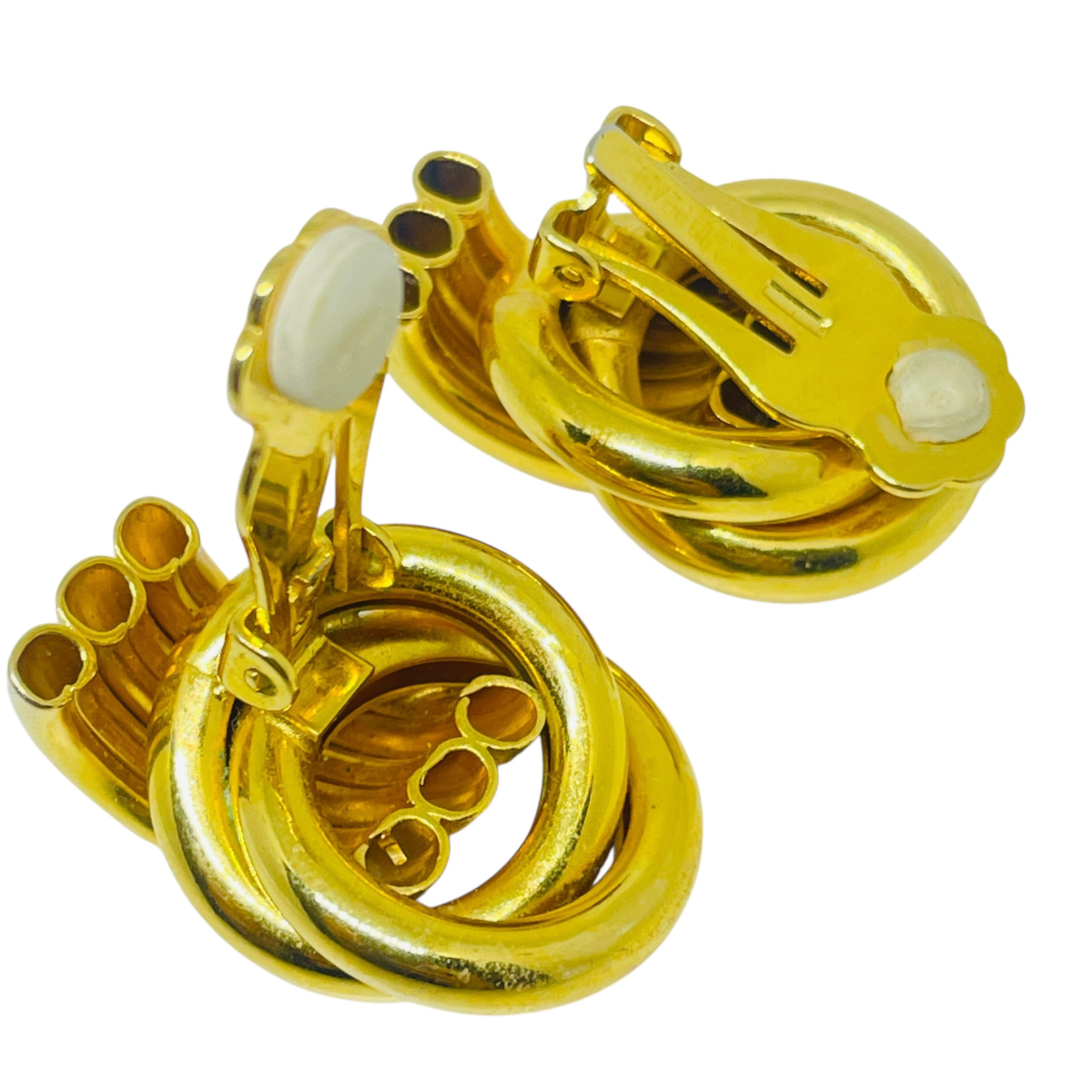 Vintage Goldton Knoten Türklopfer Stil Designer 80er Jahre Clip auf Ohrringe im Zustand „Gut“ im Angebot in Palos Hills, IL