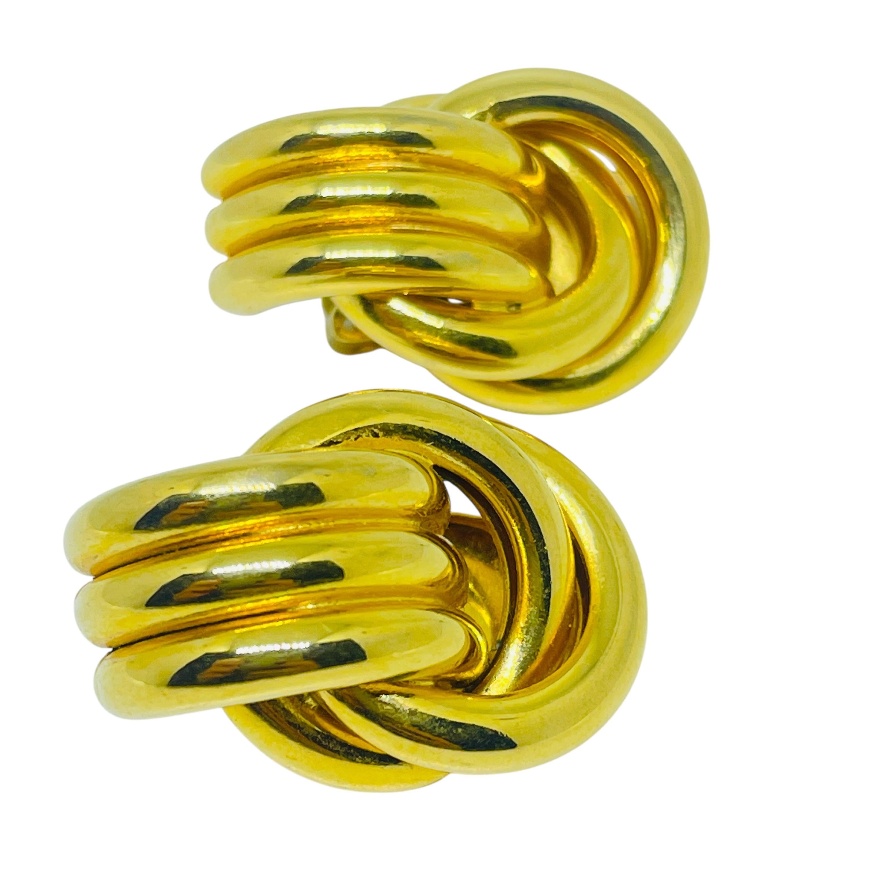 Vintage Goldton Knoten Türklopfer Stil Designer 80er Jahre Clip auf Ohrringe für Damen oder Herren im Angebot