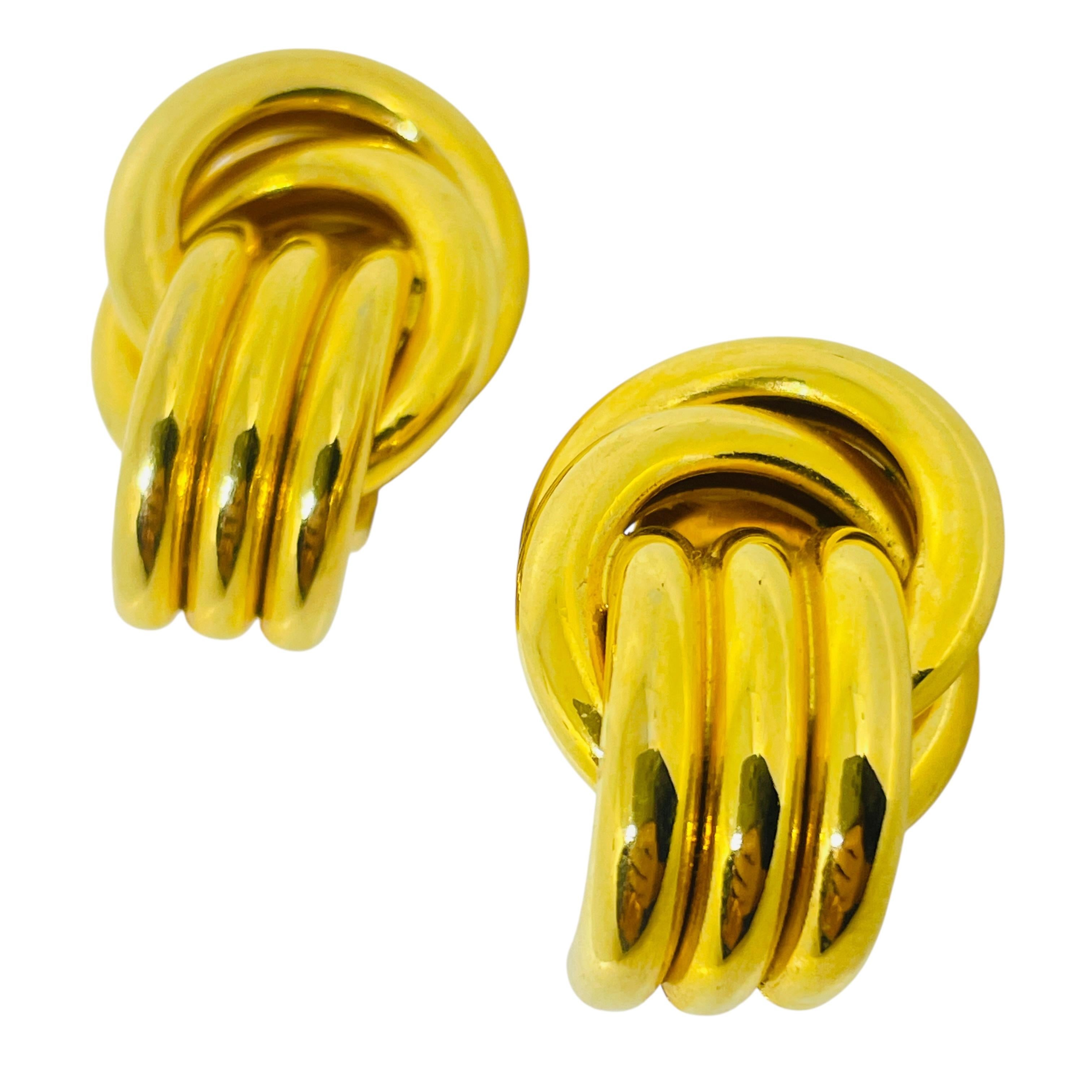 Vintage Goldton Knoten Türklopfer Stil Designer 80er Jahre Clip auf Ohrringe im Angebot 1