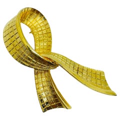 Vintage gold tone knot ribbon massive designer brooch