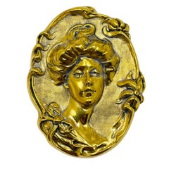 Vintage gold tone ladys designer brooch