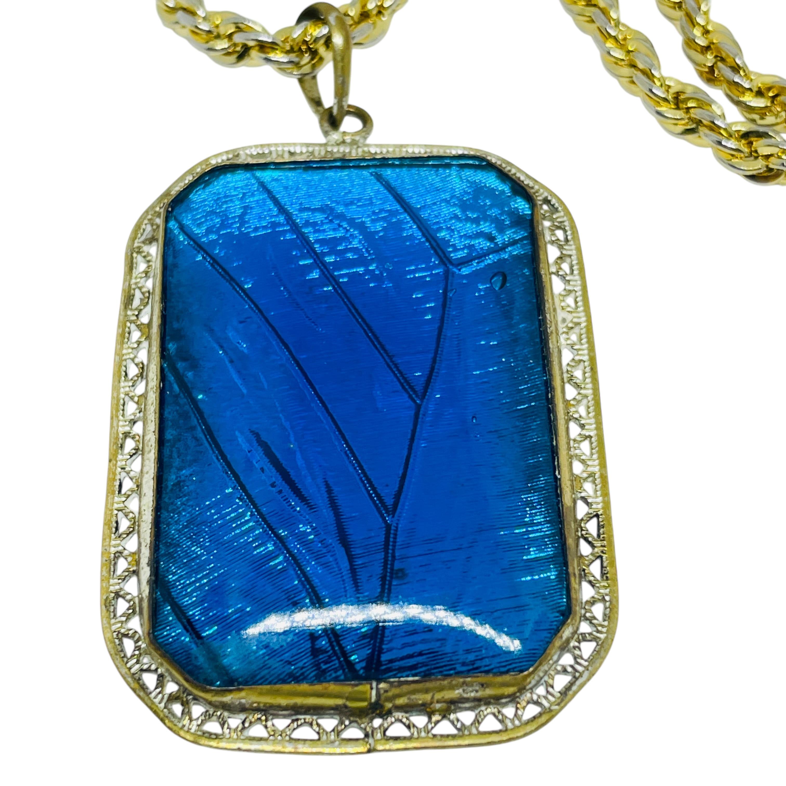 DETTAGLI

- senza segno

- ciondolo in oro e resina 

- collana di design vintage 

MISURE

-

CONDIZIONE

- ottime condizioni vintage con minimi segni di usura

Sku 50

❤️❤️ GIOIELLI VINTAGE DI DESIGN ❤️❤️

❤️❤️ ALEXANDER'S BOUTIQUE ❤️❤️