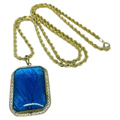 Collana con ciondolo grande in resina blu vintage in tonalità oro