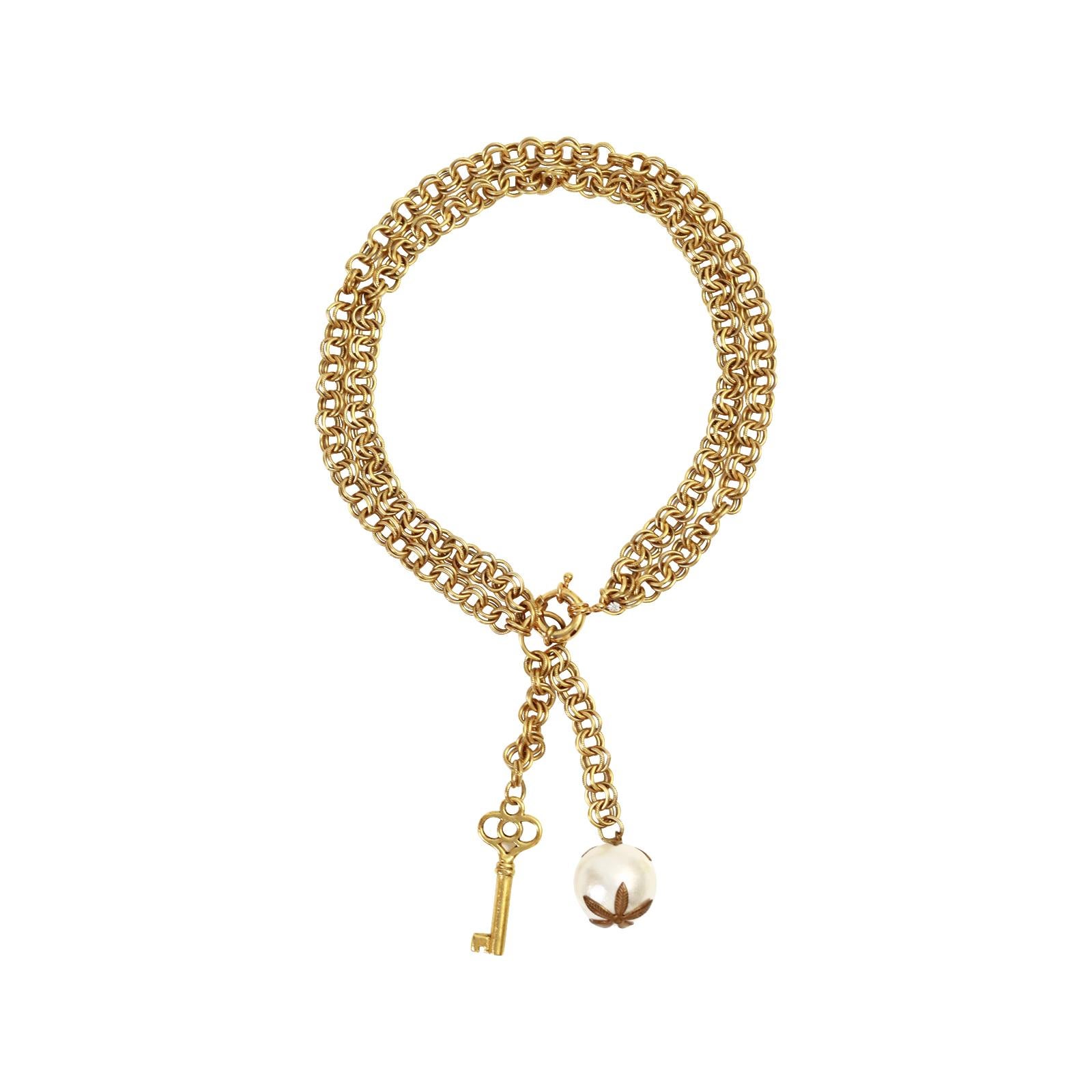 Vintage Goldfarbene Lariat-Halskette mit tropfenförmigem Schlüssel und Perlen, ca. 1980er Jahre (Moderne) im Angebot