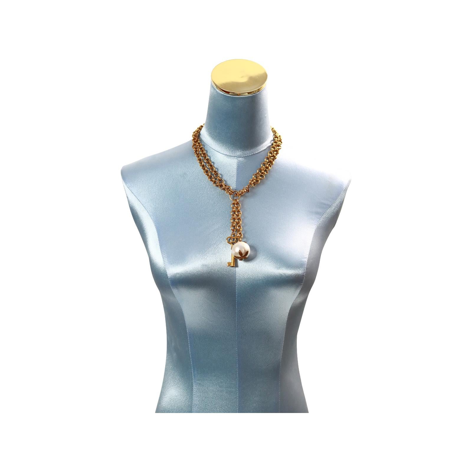 Vintage Goldfarbene Lariat-Halskette mit tropfenförmigem Schlüssel und Perlen, ca. 1980er Jahre im Angebot 4