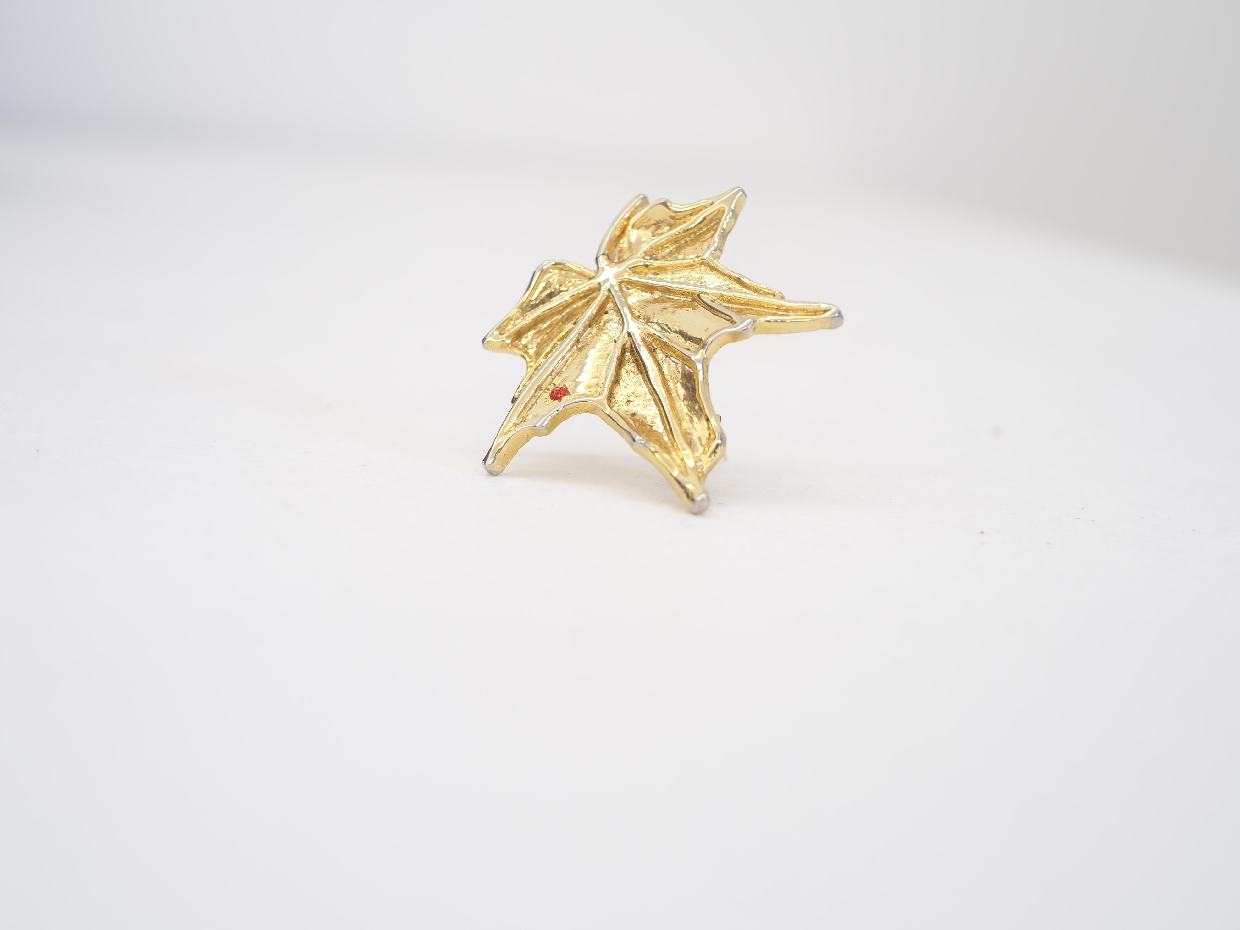 Vintage gold tone leaf brooch In Good Condition For Sale In Capri, IT