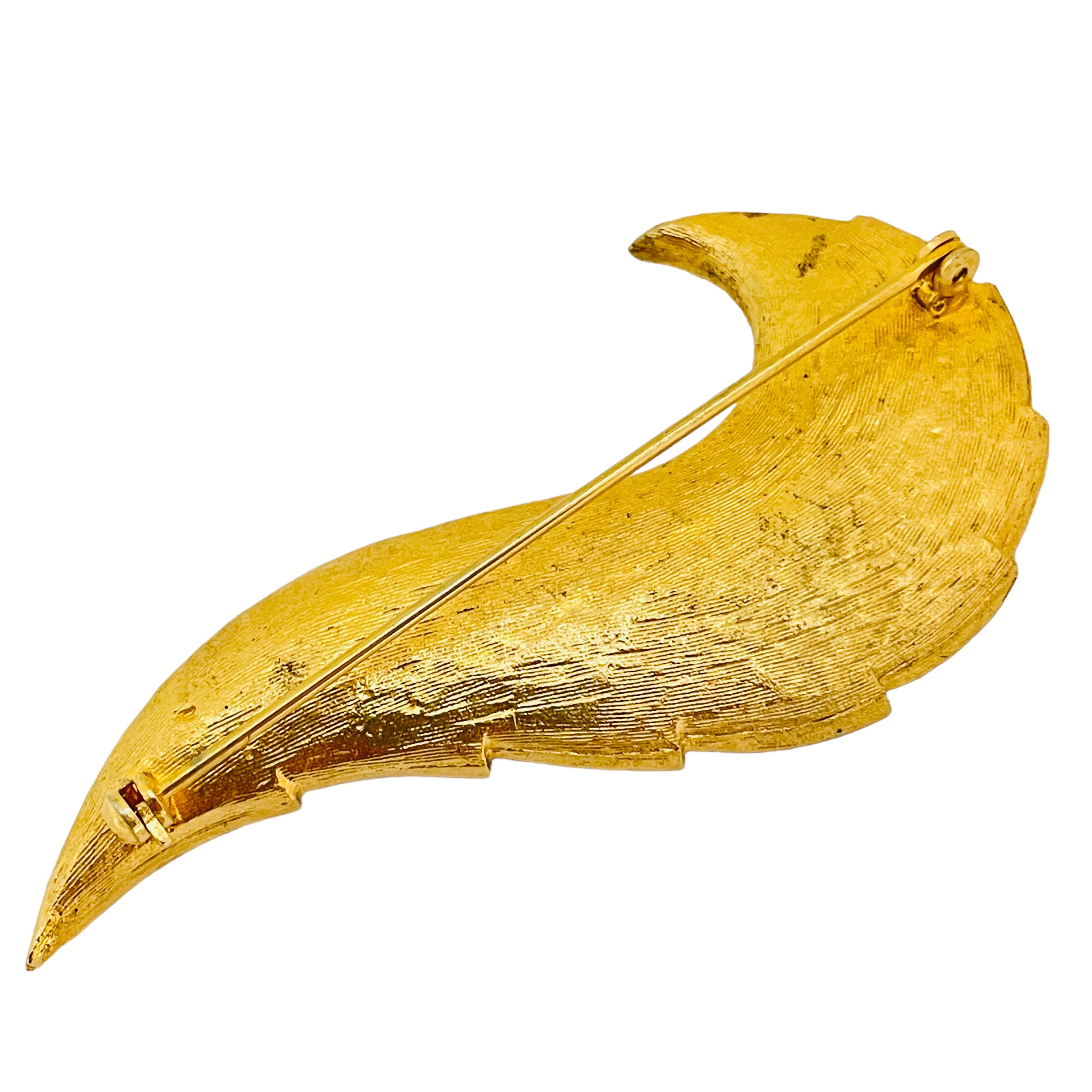 Vintage gold tone leaf brooch In Good Condition For Sale In Palos Hills, IL