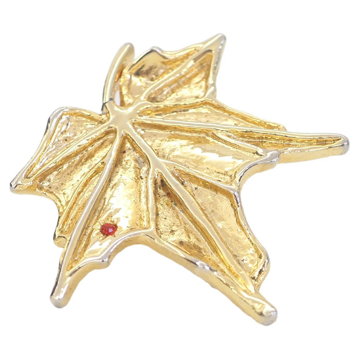 Broche vintage en forme de feuille d'or en vente