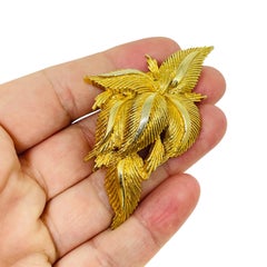Vintage gold tone leaf designer brooch