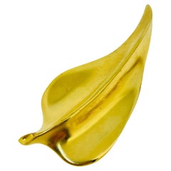 Vintage gold tone leaf designer brooch