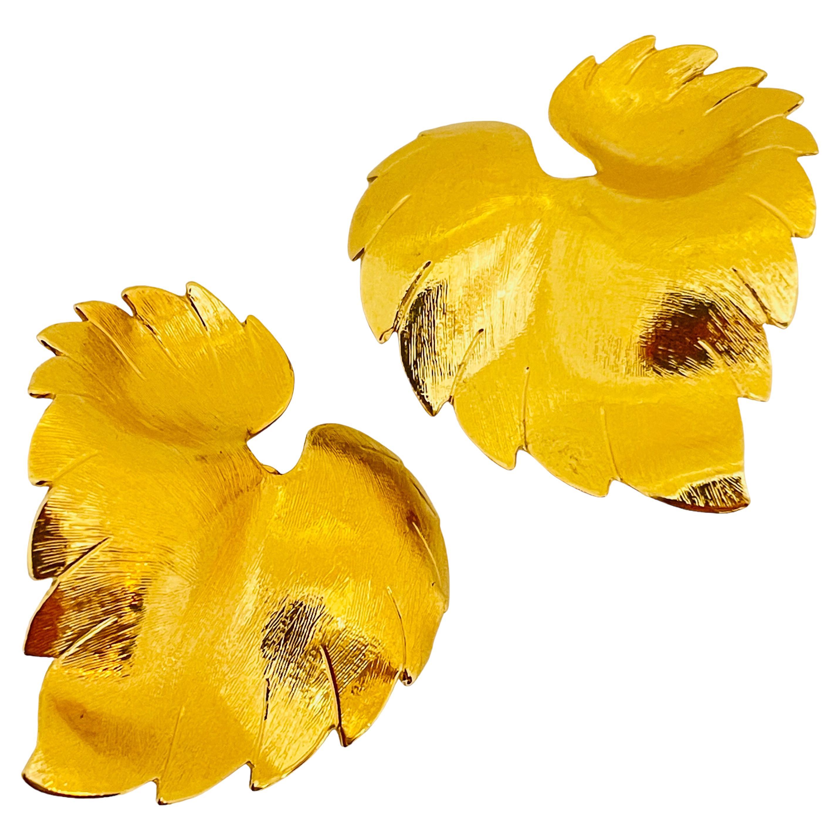 Orecchini a clip di design con foglia d
oro vintage